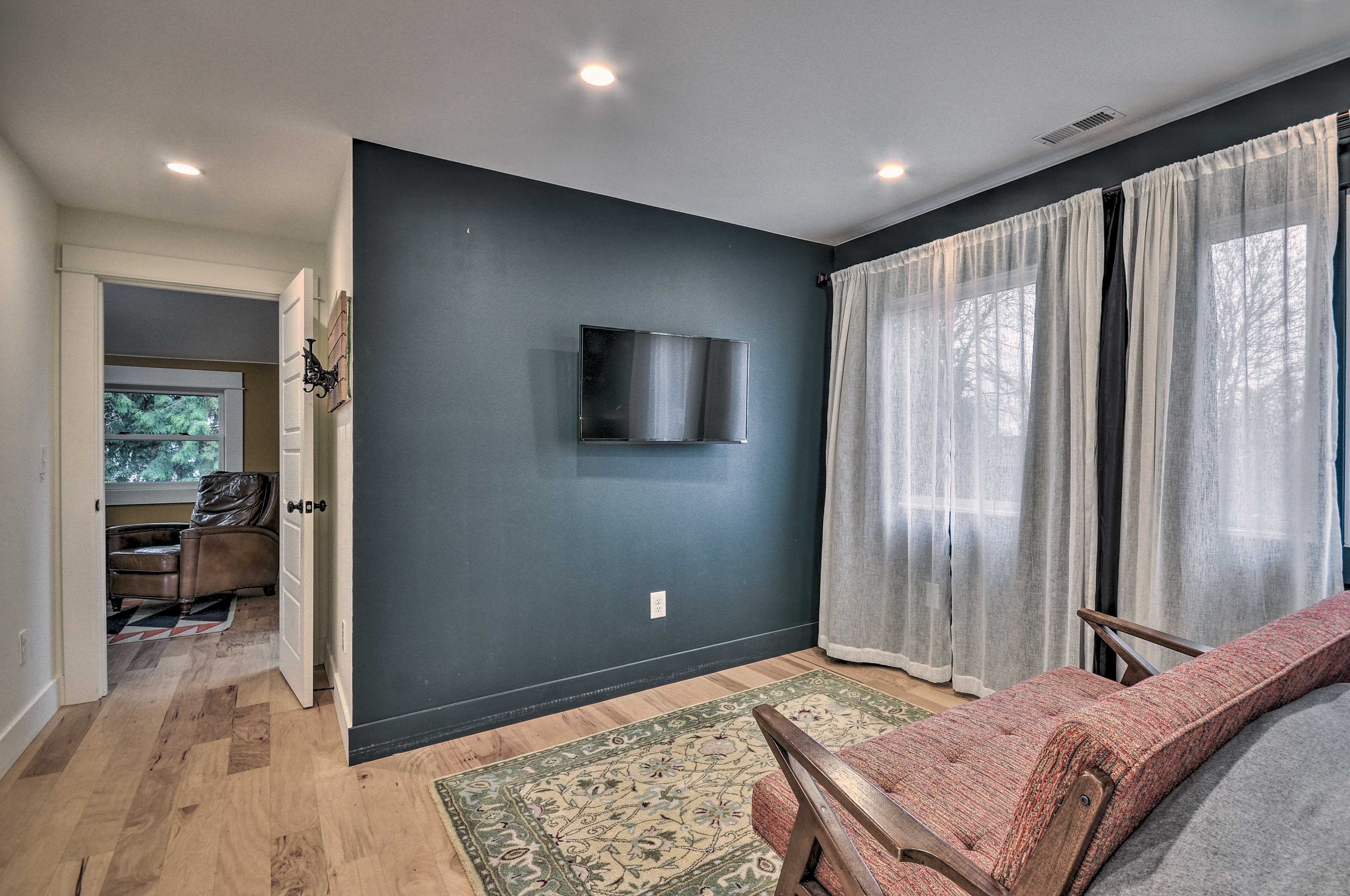 Bedroom | Smart TV
