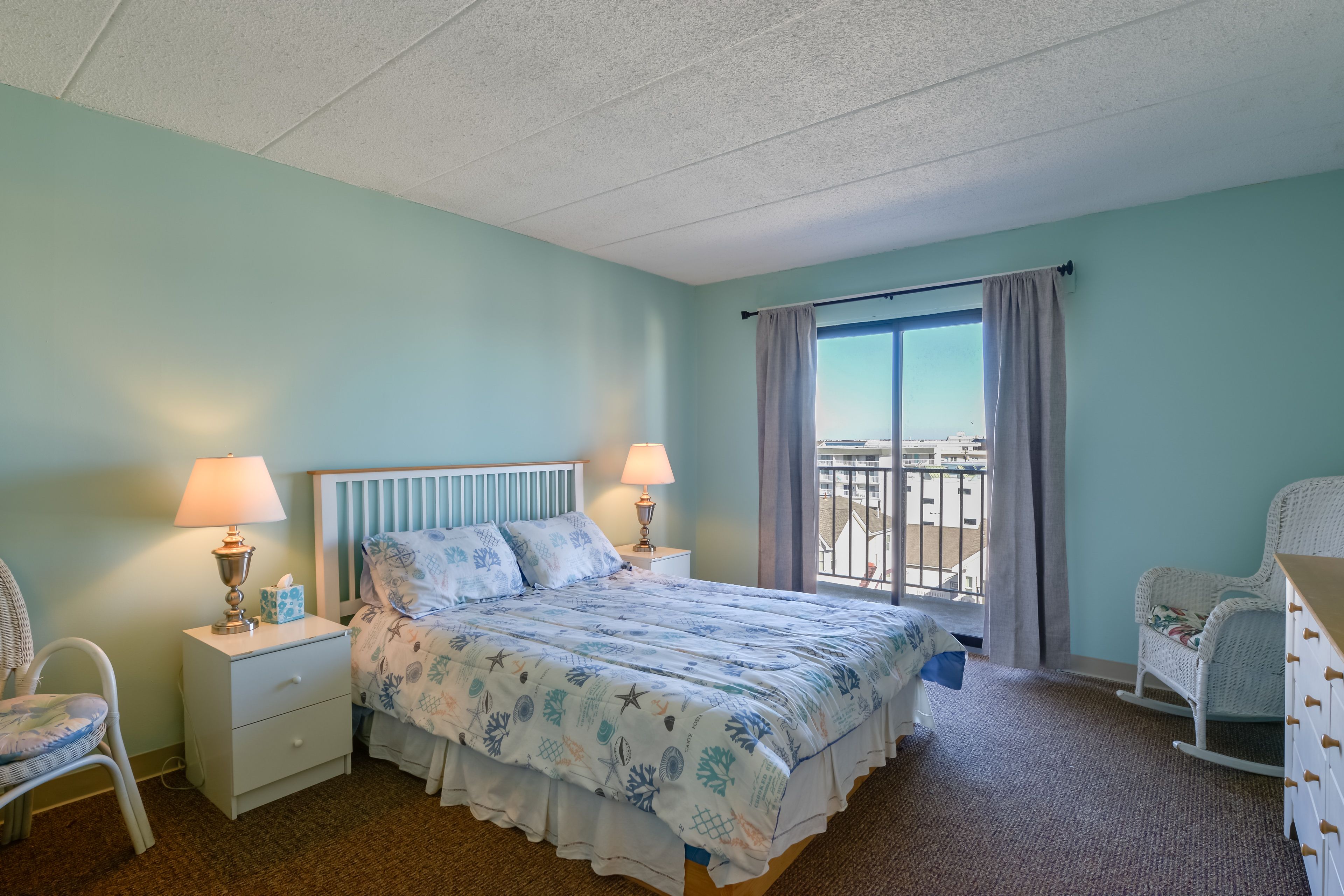 Bedroom 1 | 2nd Floor | Queen Bed