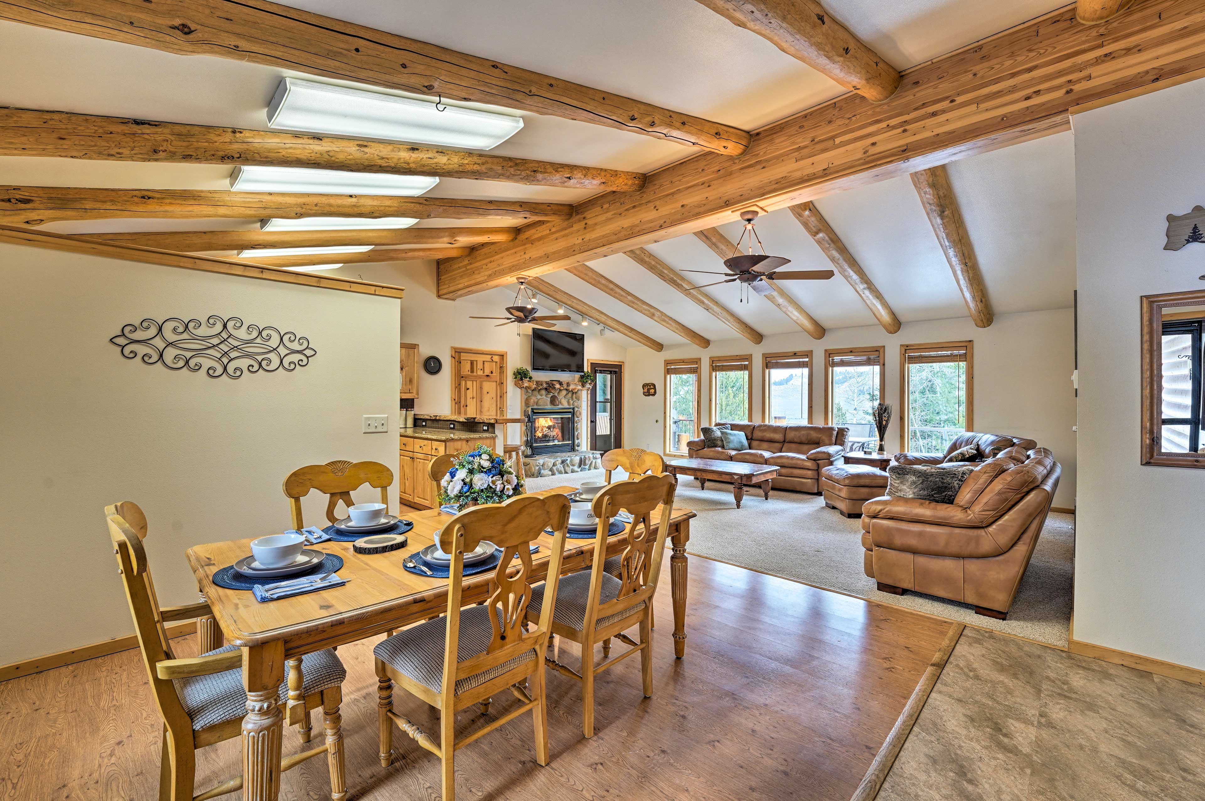 Dining Room | Dishware/Flatware Provided