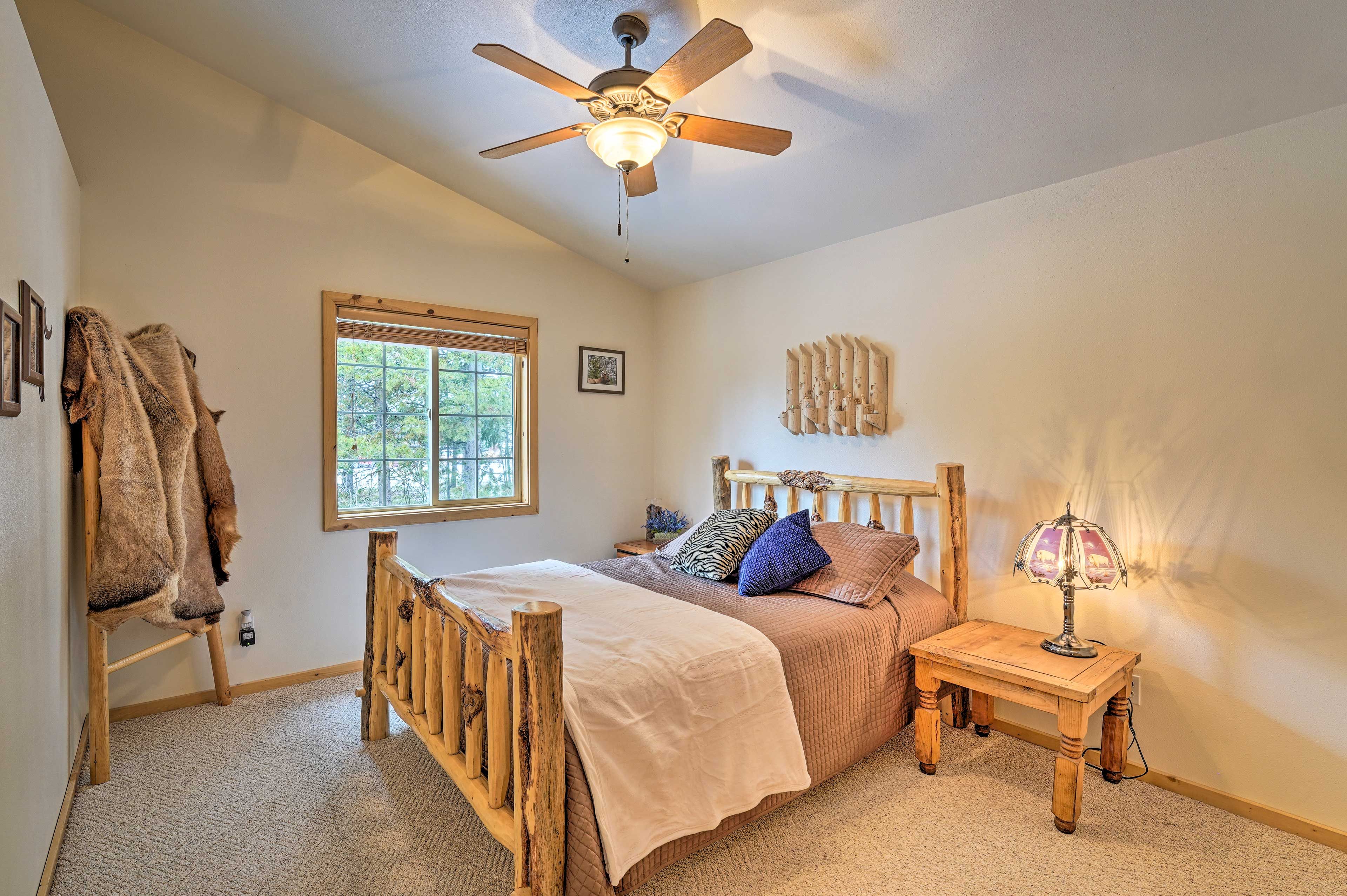 Bedroom 2 | Queen Bed