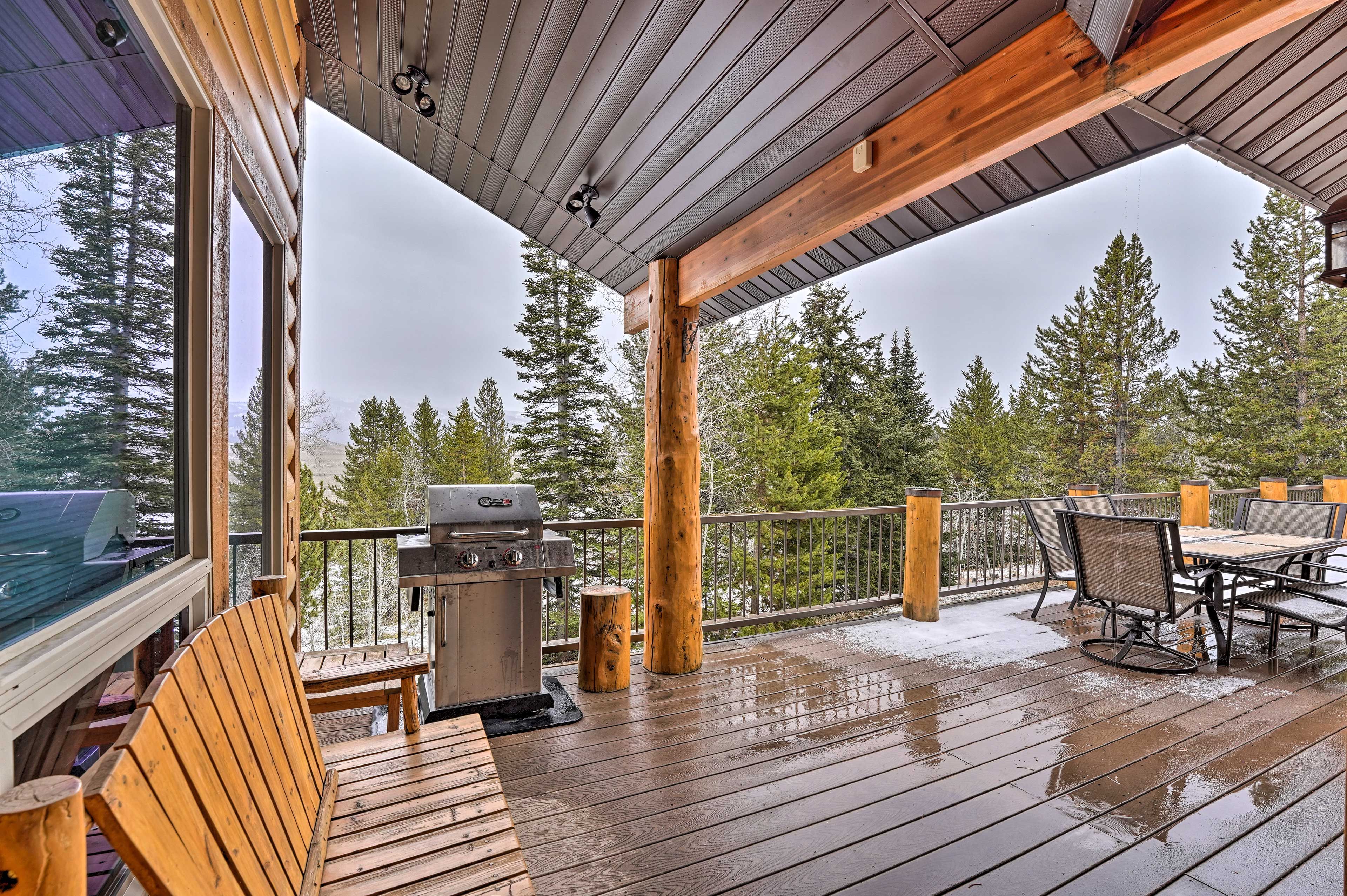 Deck | Partially Covered | Grill