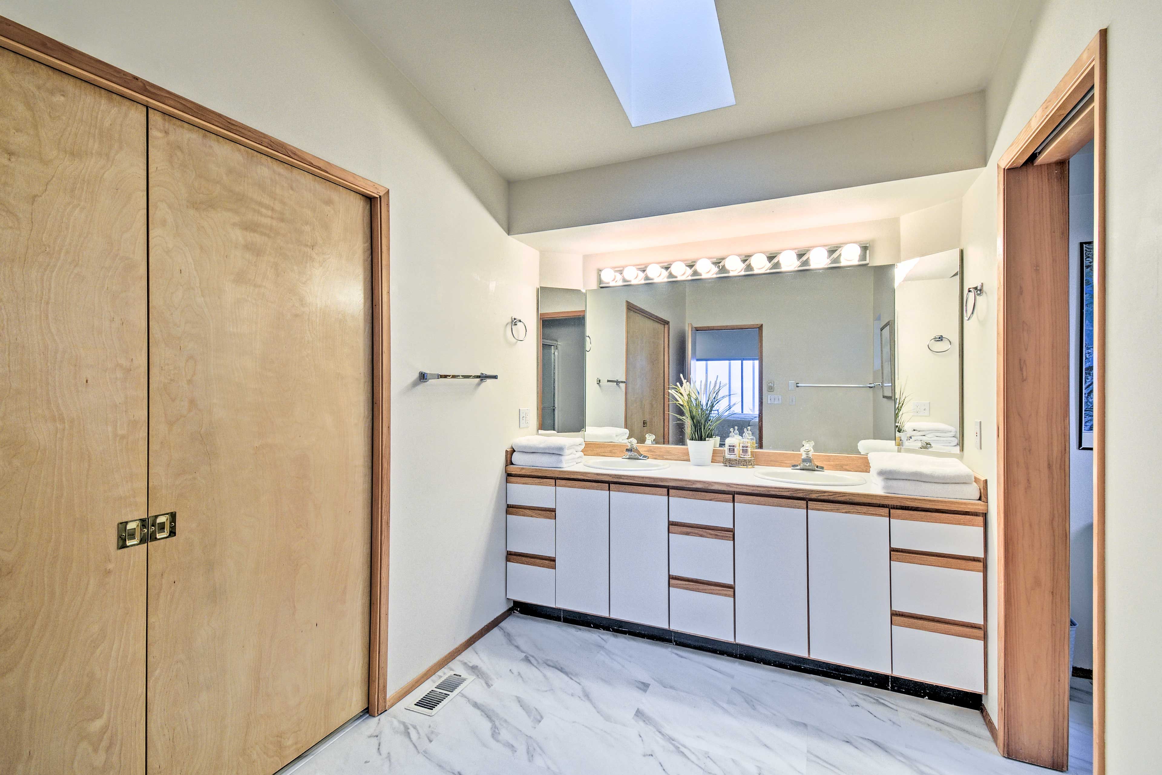 En-Suite Bathroom | Complimentary Toiletries Provided