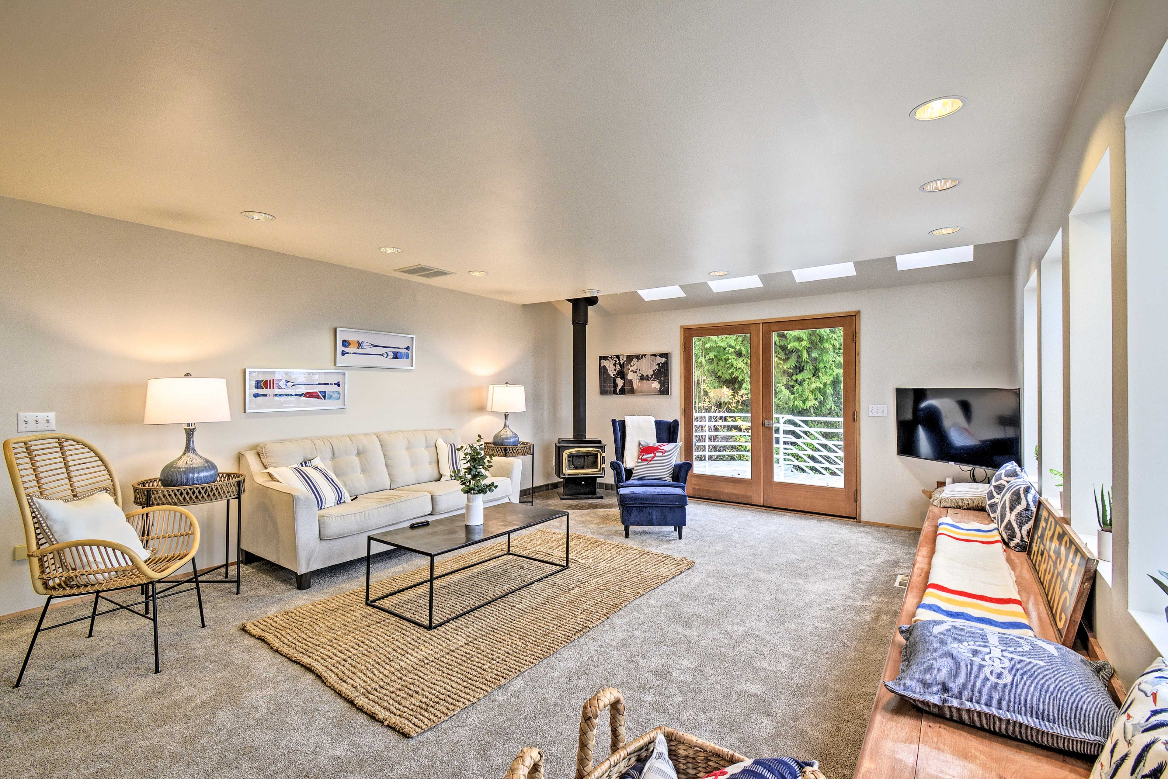 Living Room | Wood-Burning Stove | Smart TVs | Free WiFi