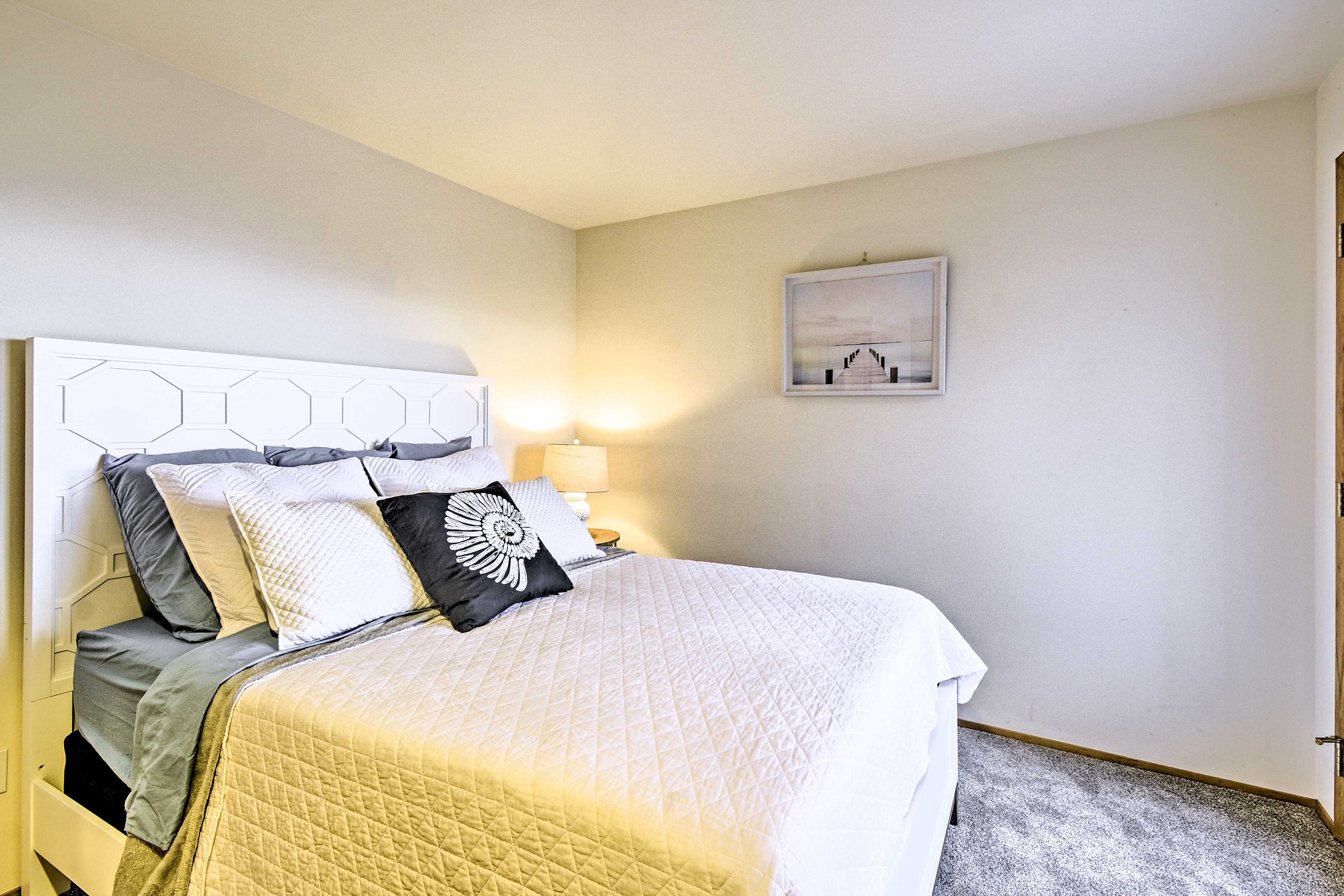 Bedroom 3 | Queen Bed