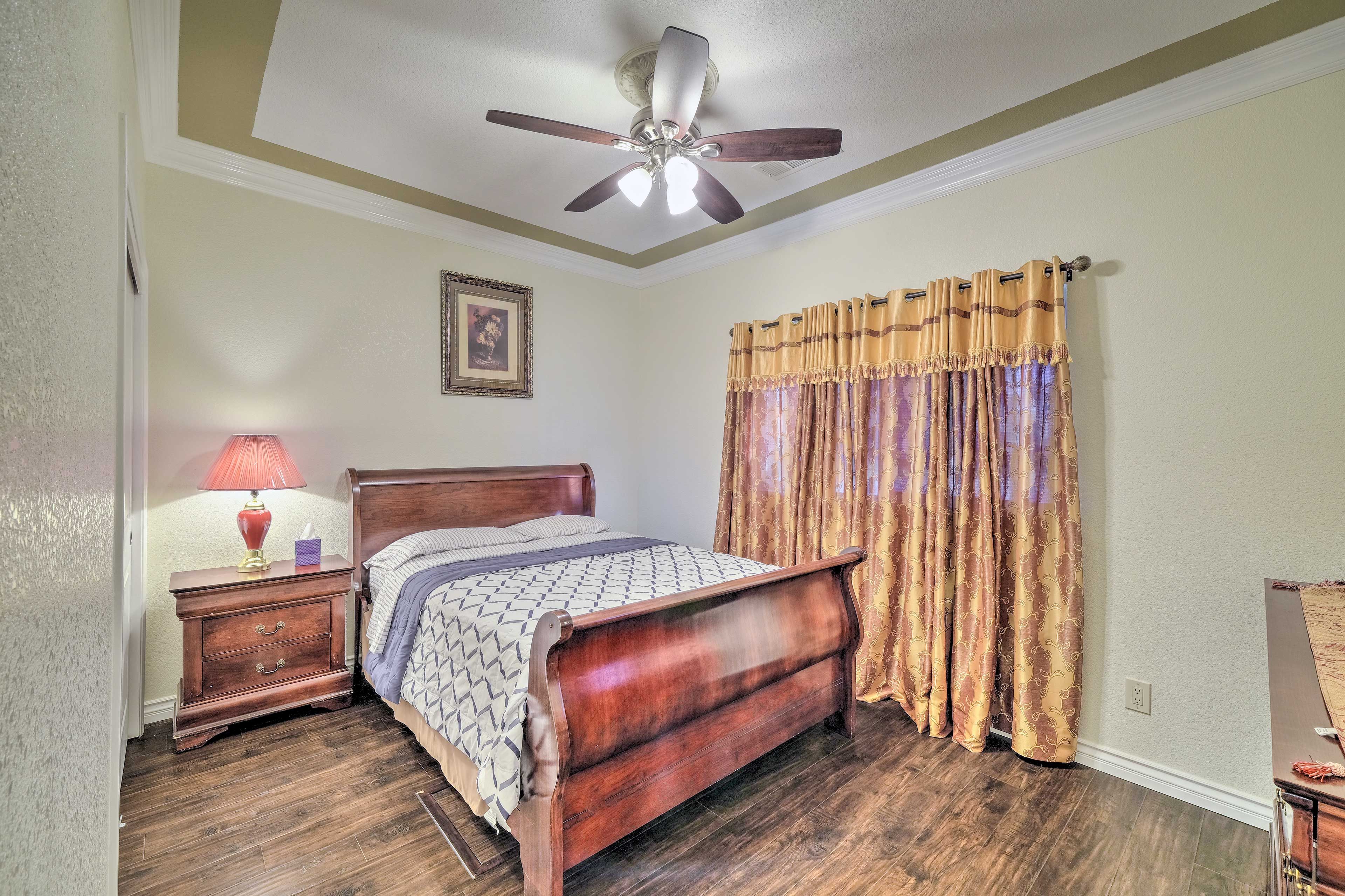Bedroom 3 | Queen Bed