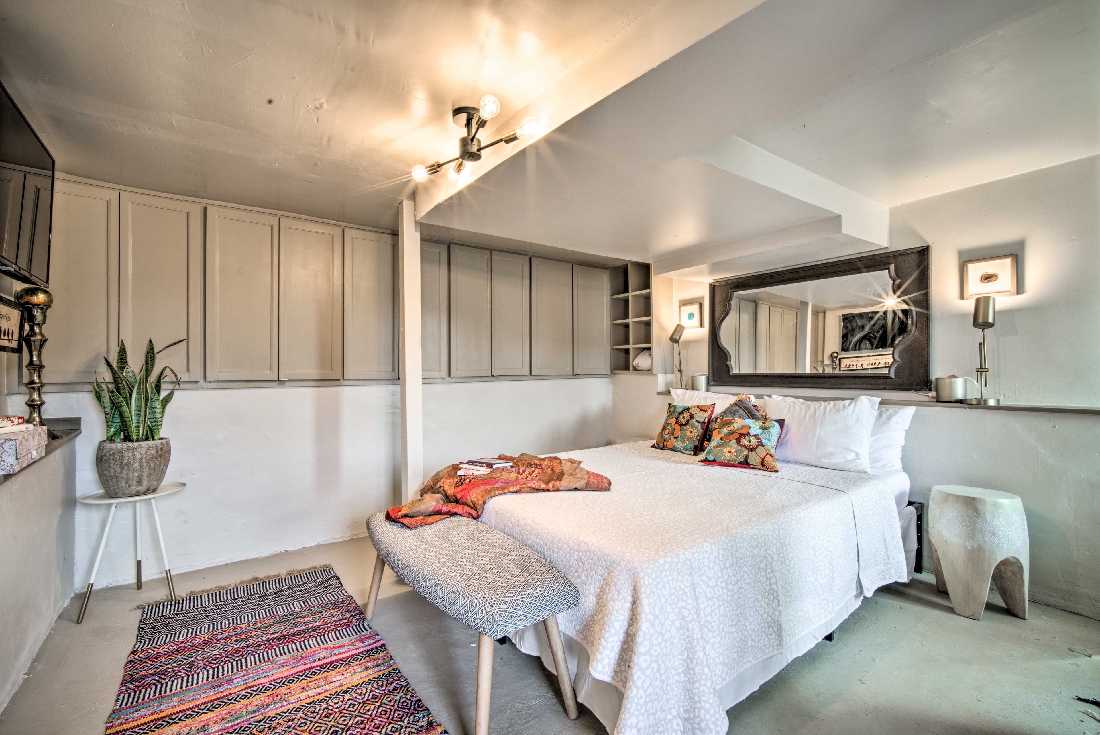 Studio Interior | Queen Bed
