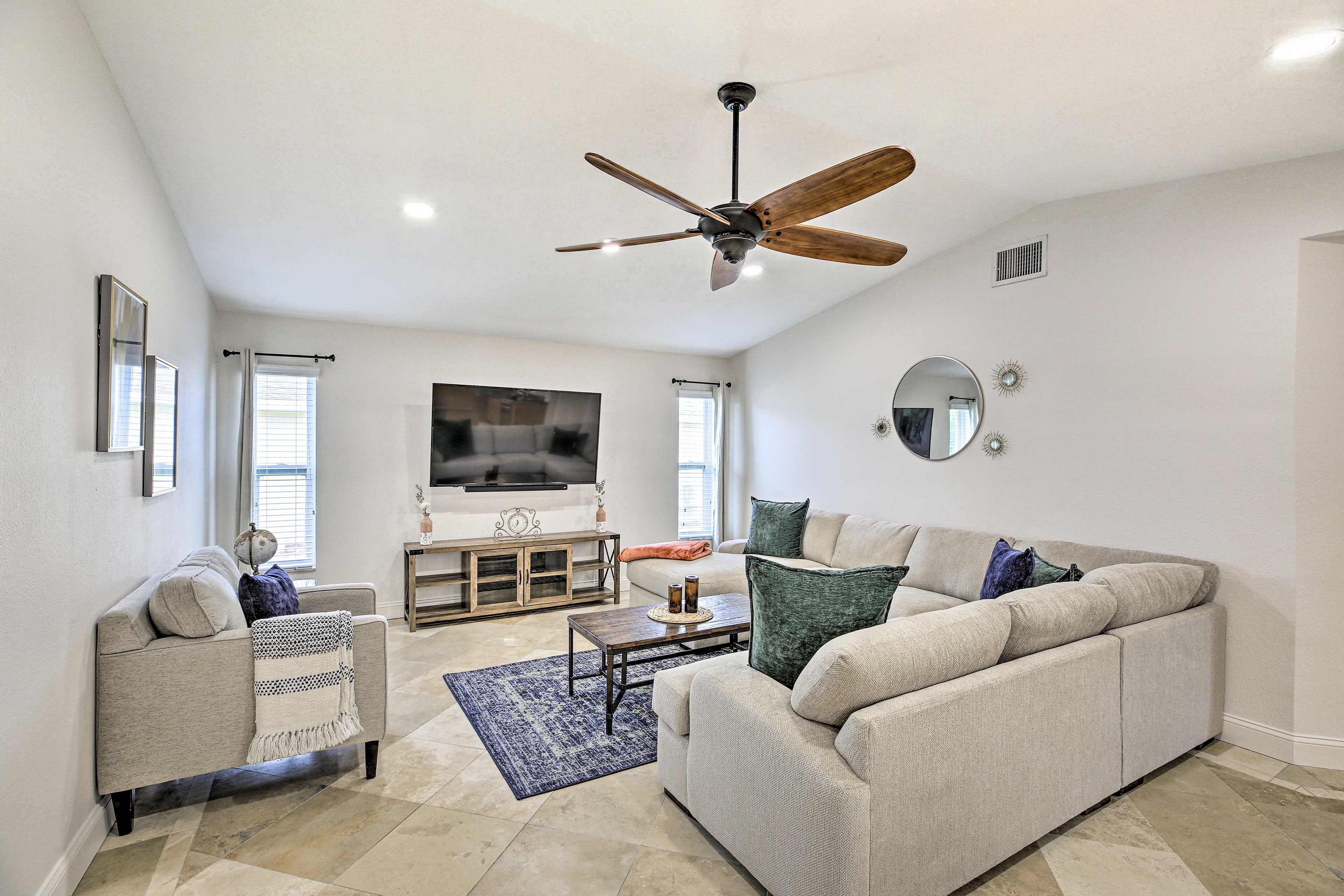 Living Room | Smart TV