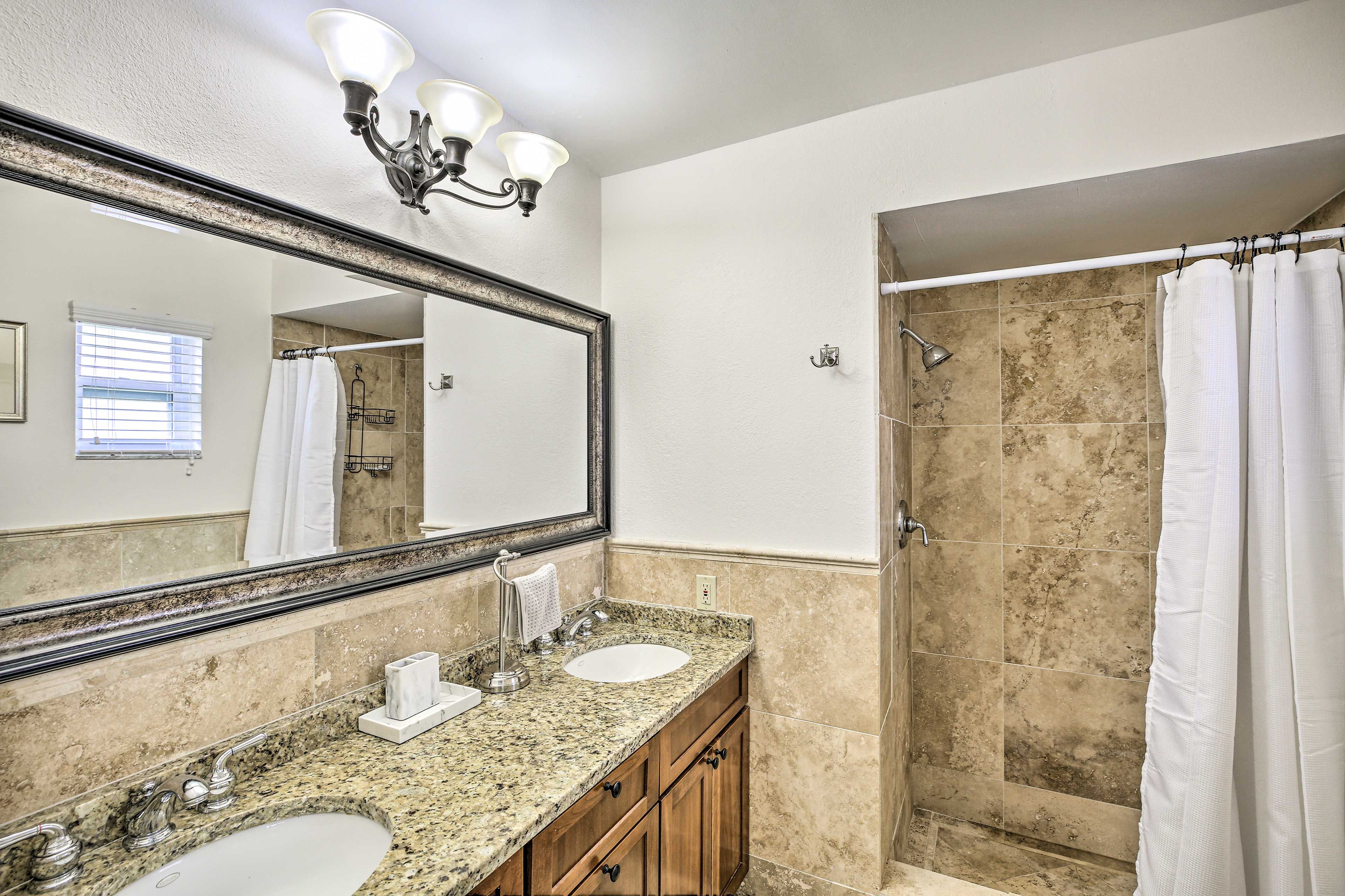 En-Suite Bathroom | Complimentary Toiletries