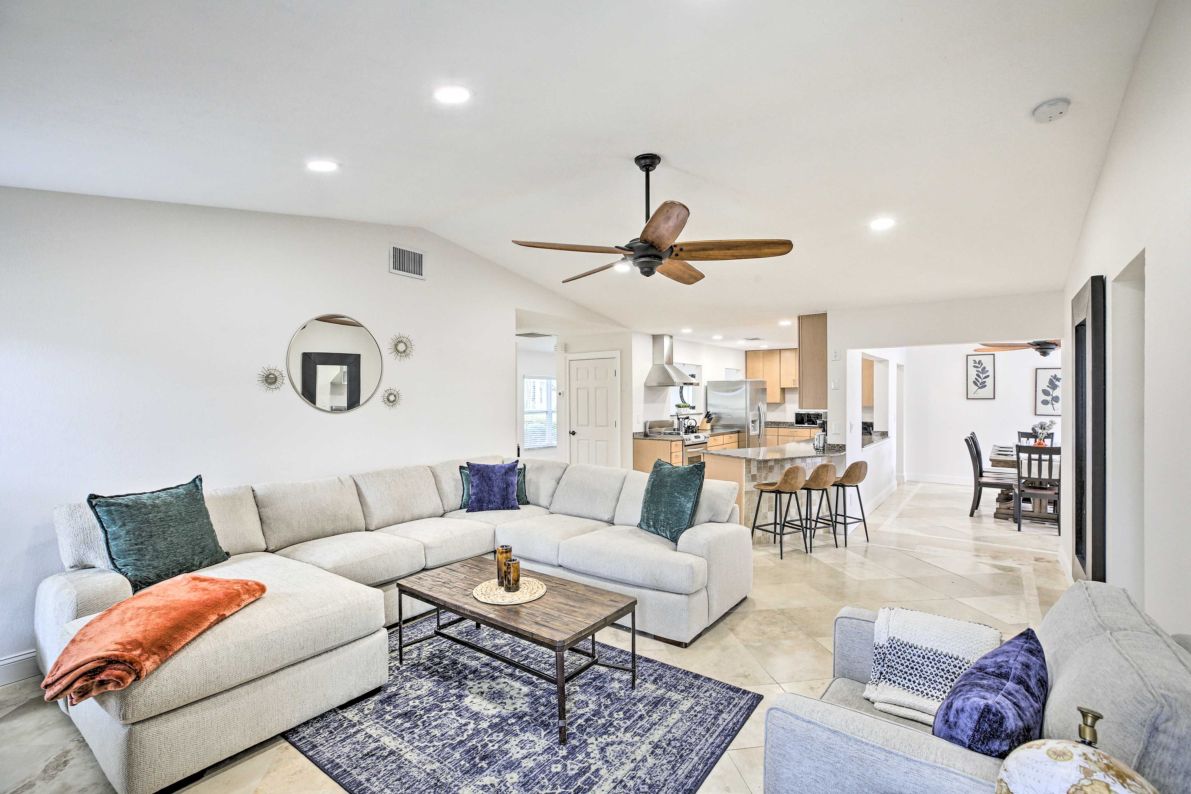 Living Room | Free WiFi | Central A/C