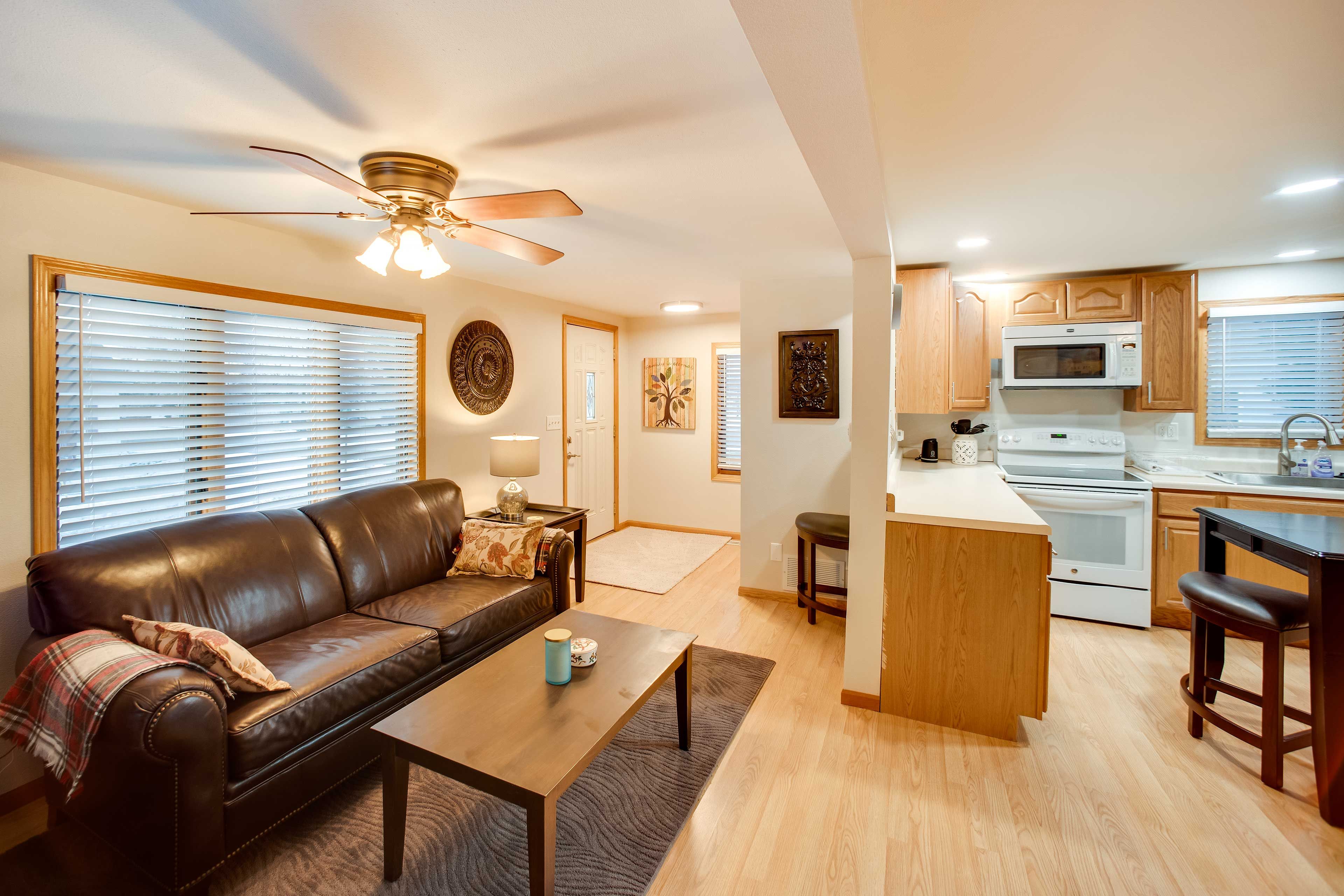 Living Room | Free WiFi | Smart TV