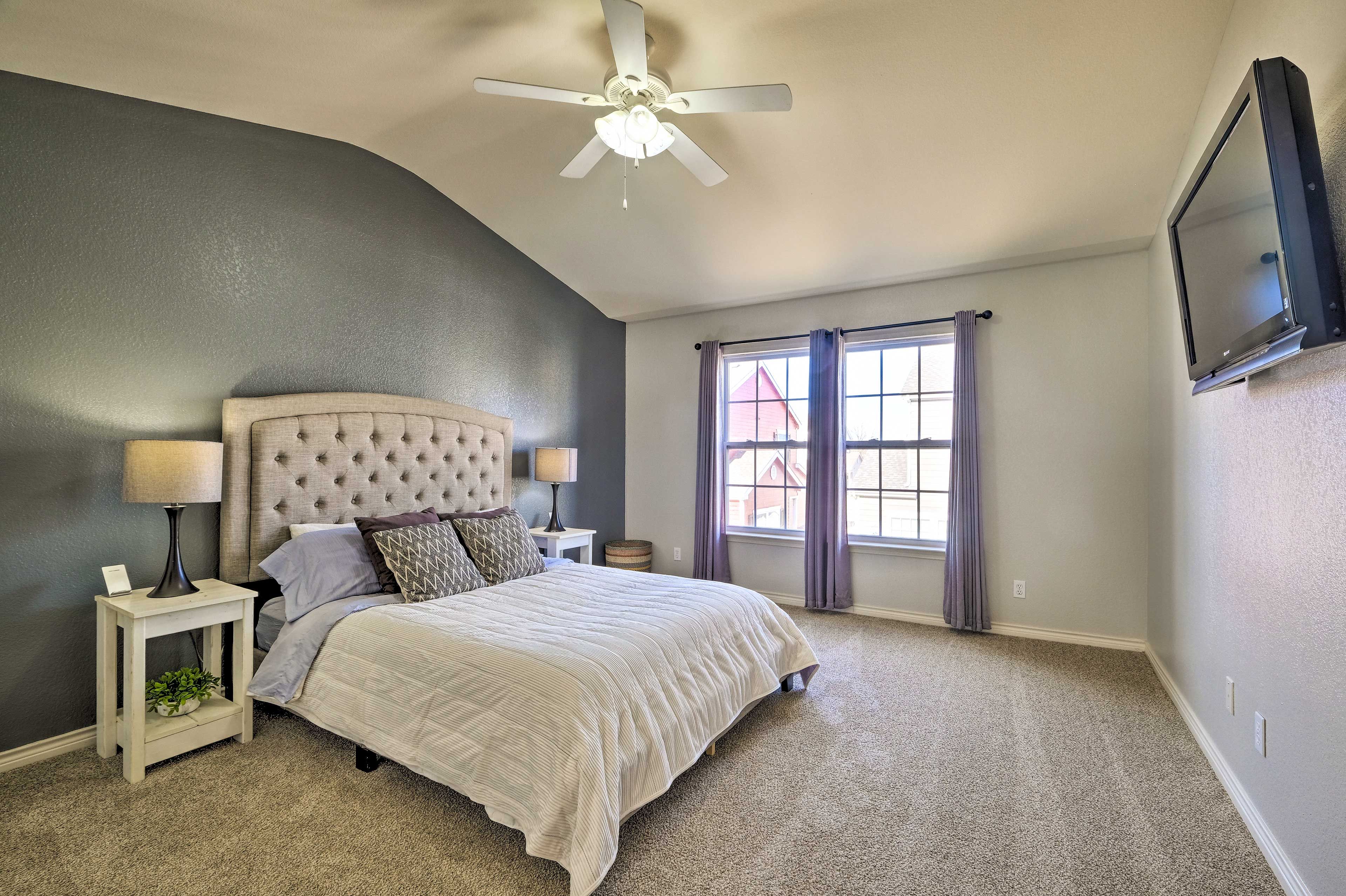Bedroom 1 | Queen Bed