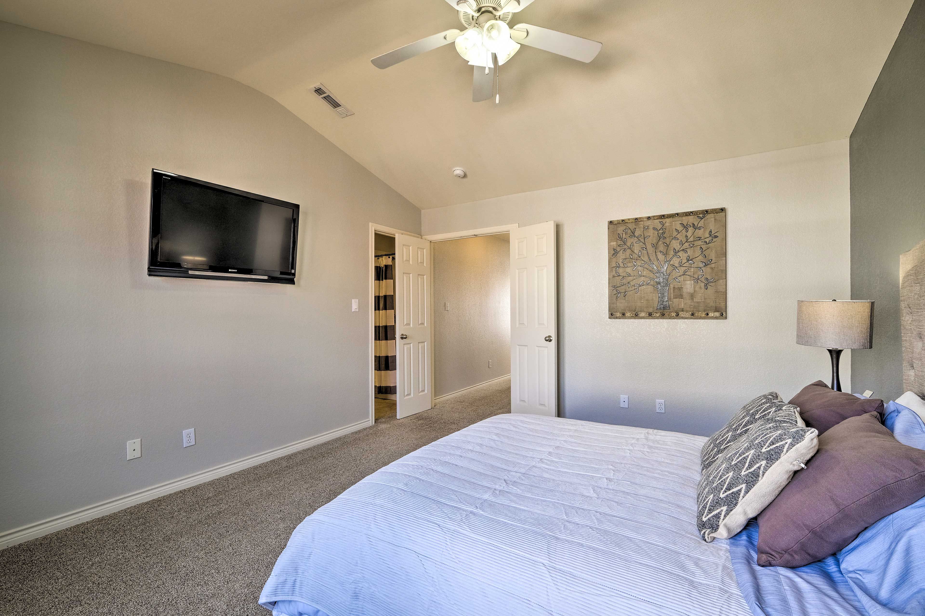 Bedroom 1 | Smart TV