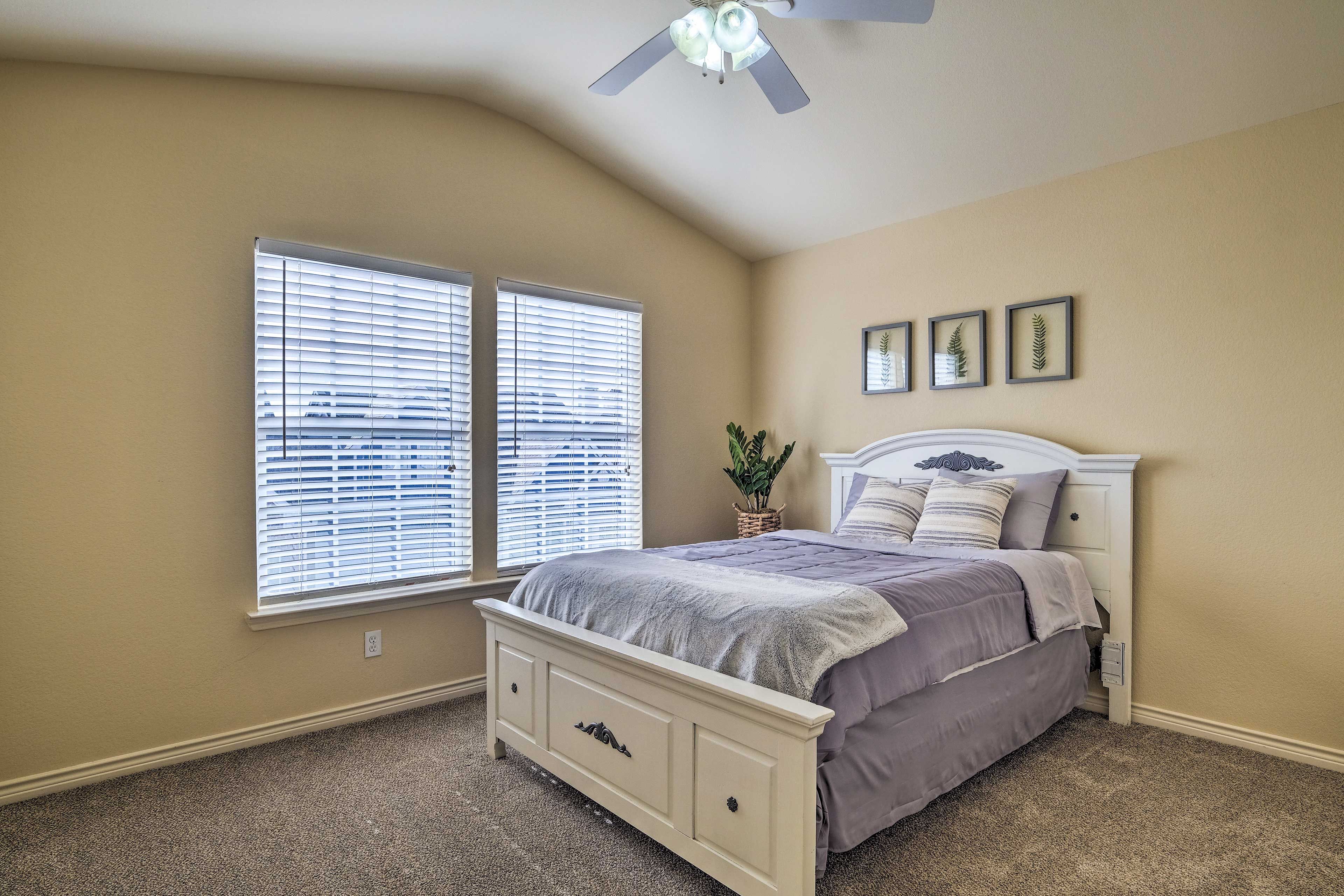 Bedroom 2 | Queen Bed