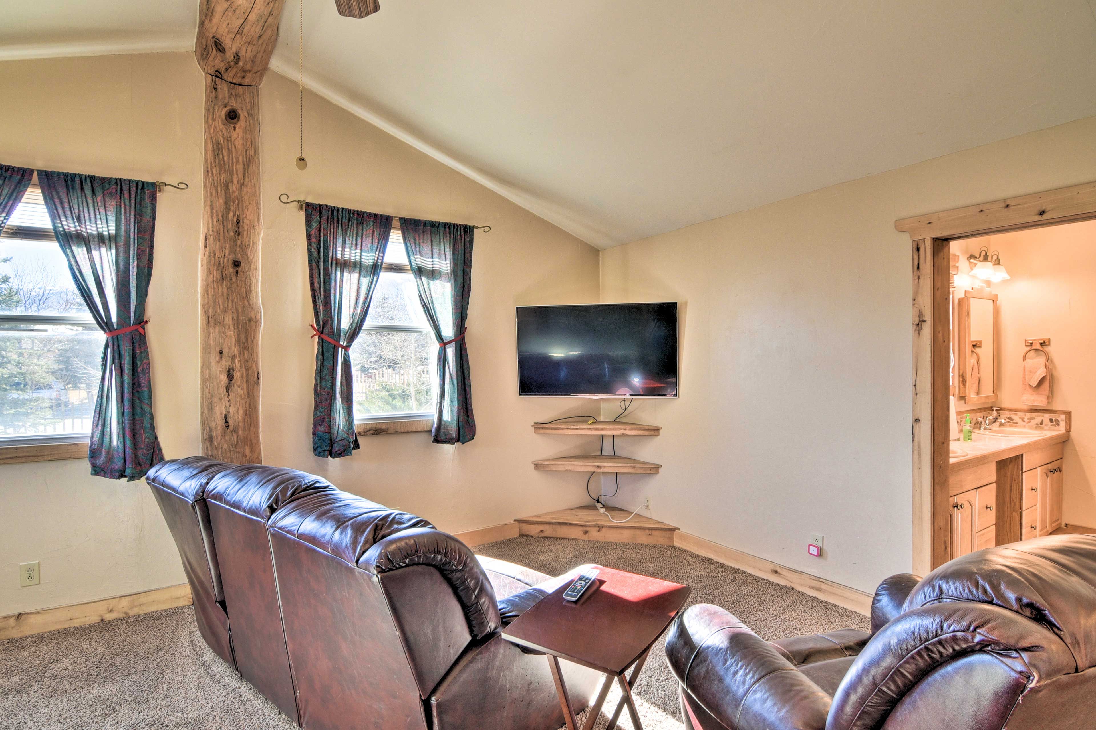 Bedroom 1 | Smart TV