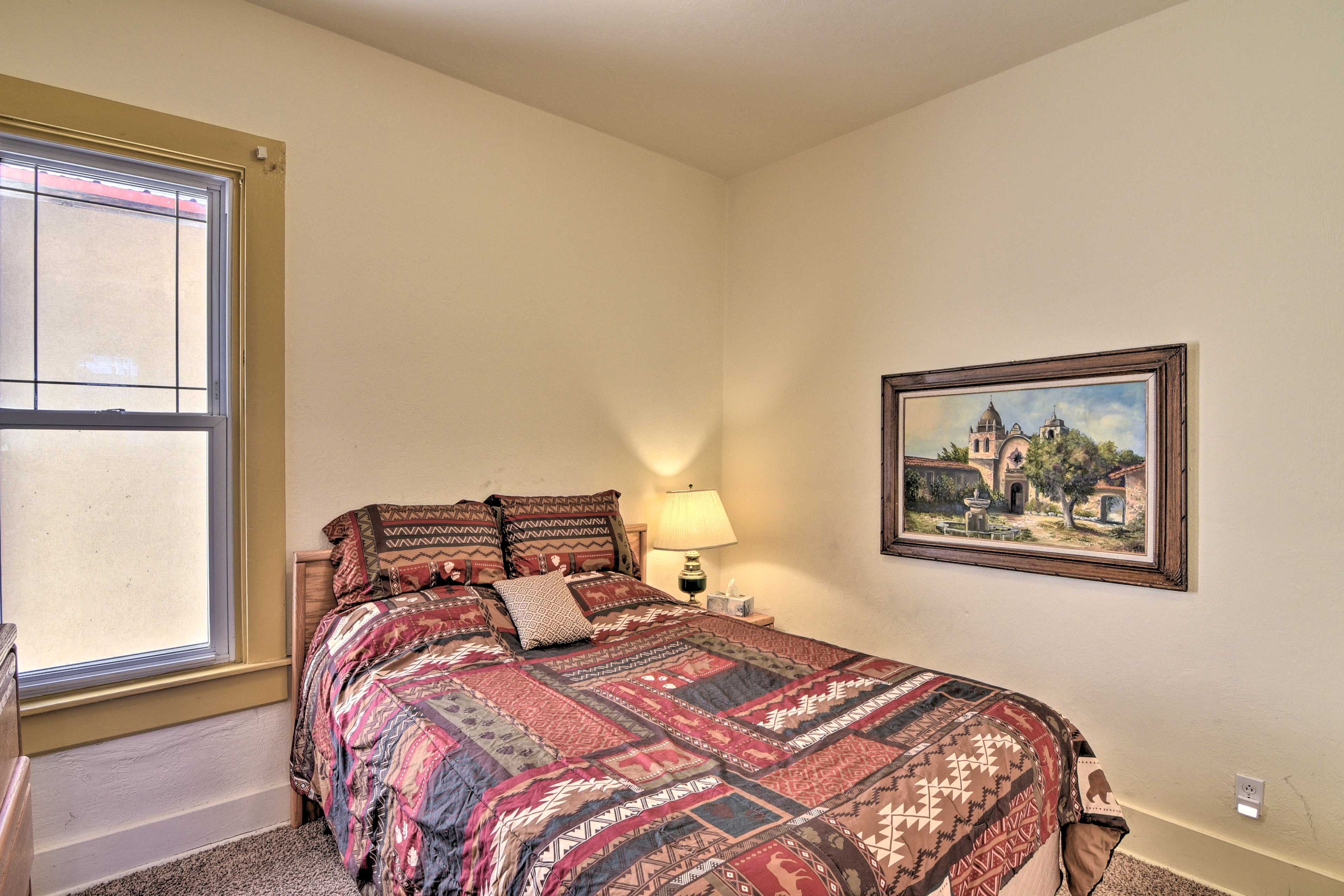 Bedroom 3 | Queen Bed
