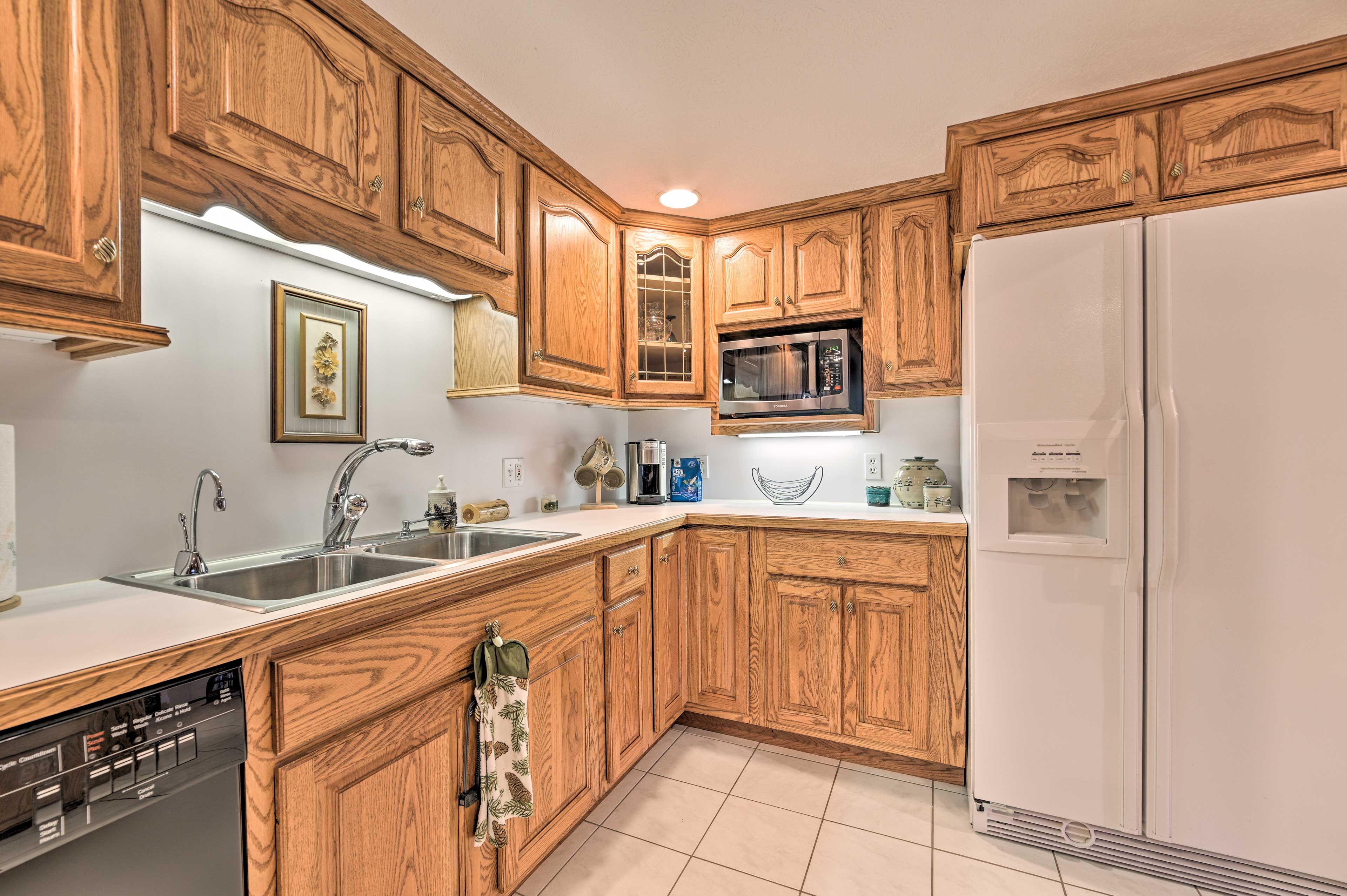 Fully Equipped Kitchen | Dishware & Flatware