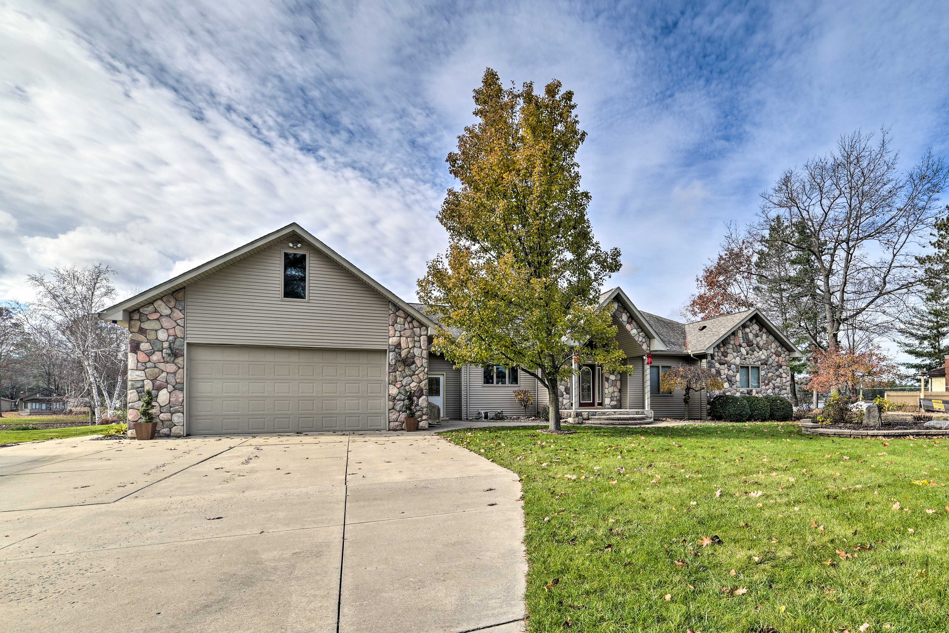 Parking | Driveway (6 Vehicles) | Street Parking | RV Parking w/ Negotiable Fee