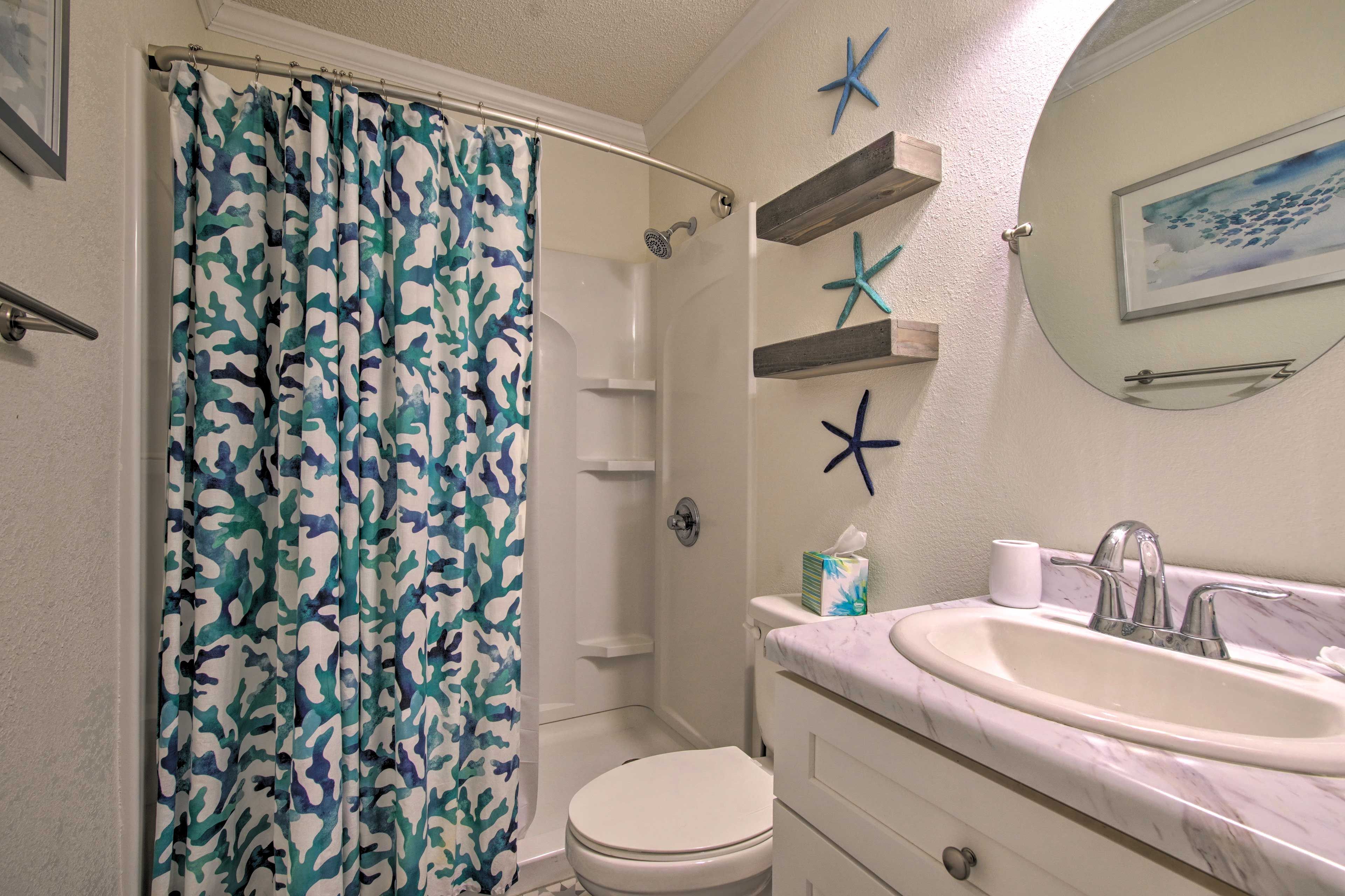 Full Bathroom | Towels Provided