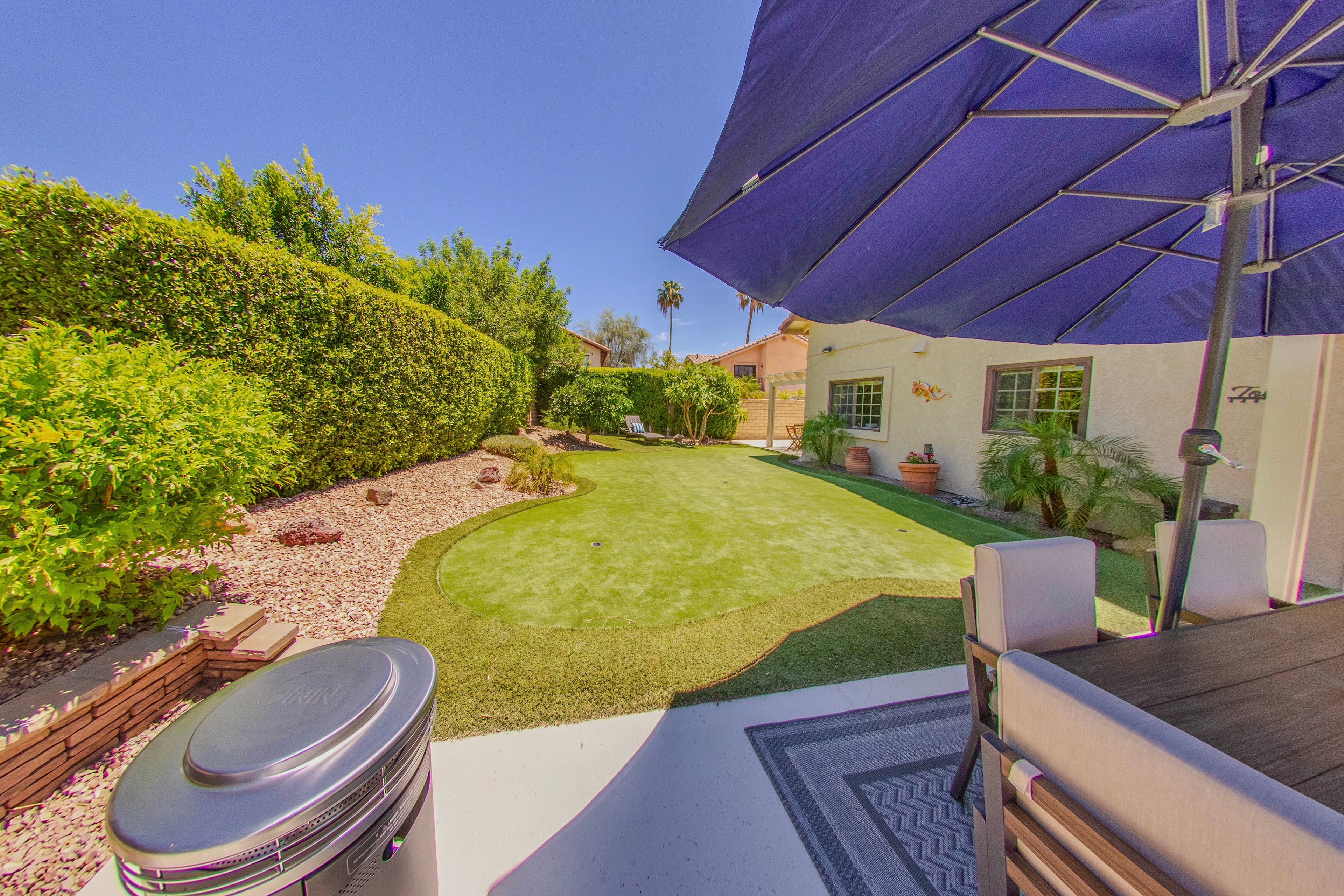 Private Yard | Putting Green