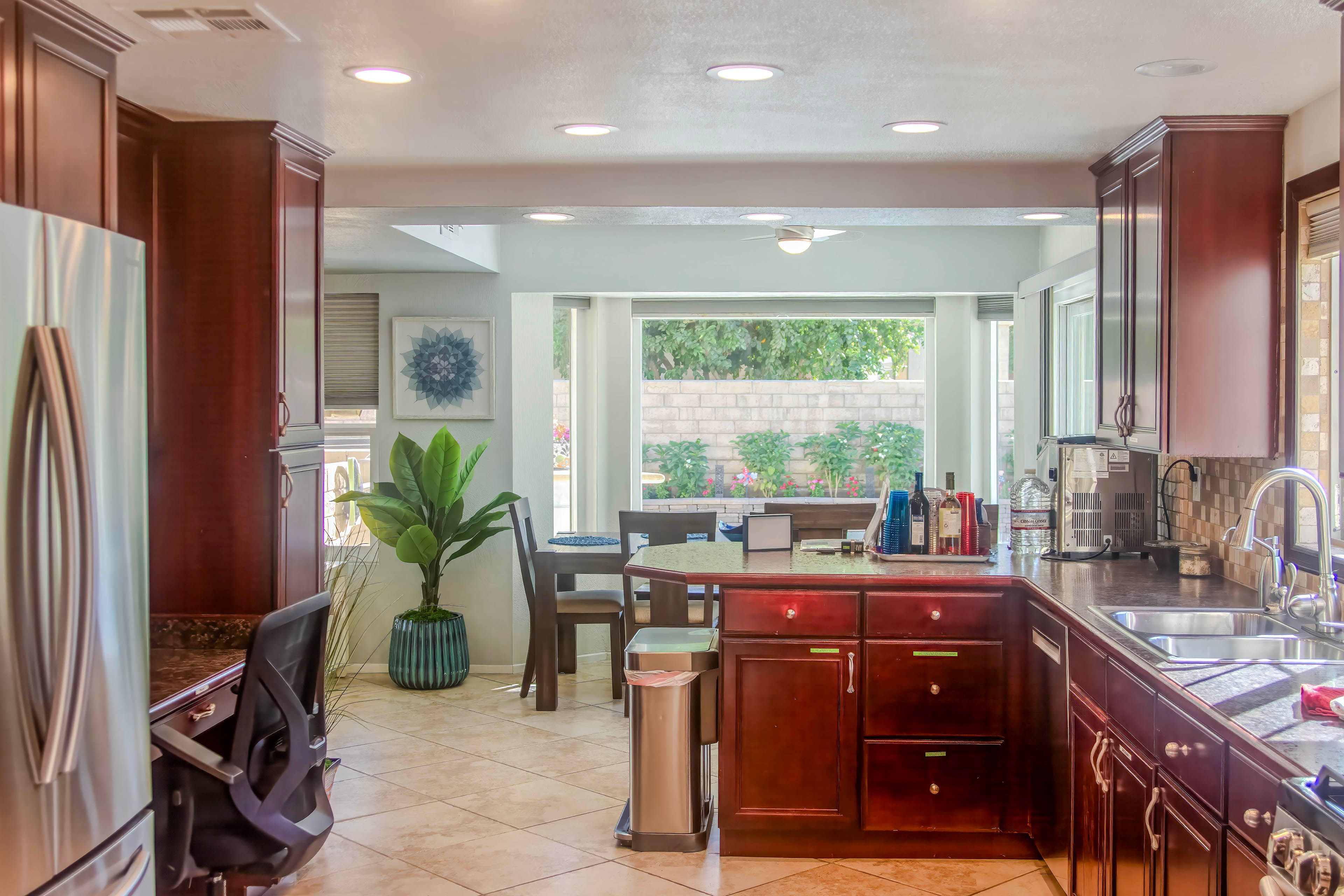 Fully Equipped Kitchen | Blender | Crock-Pot | Toaster