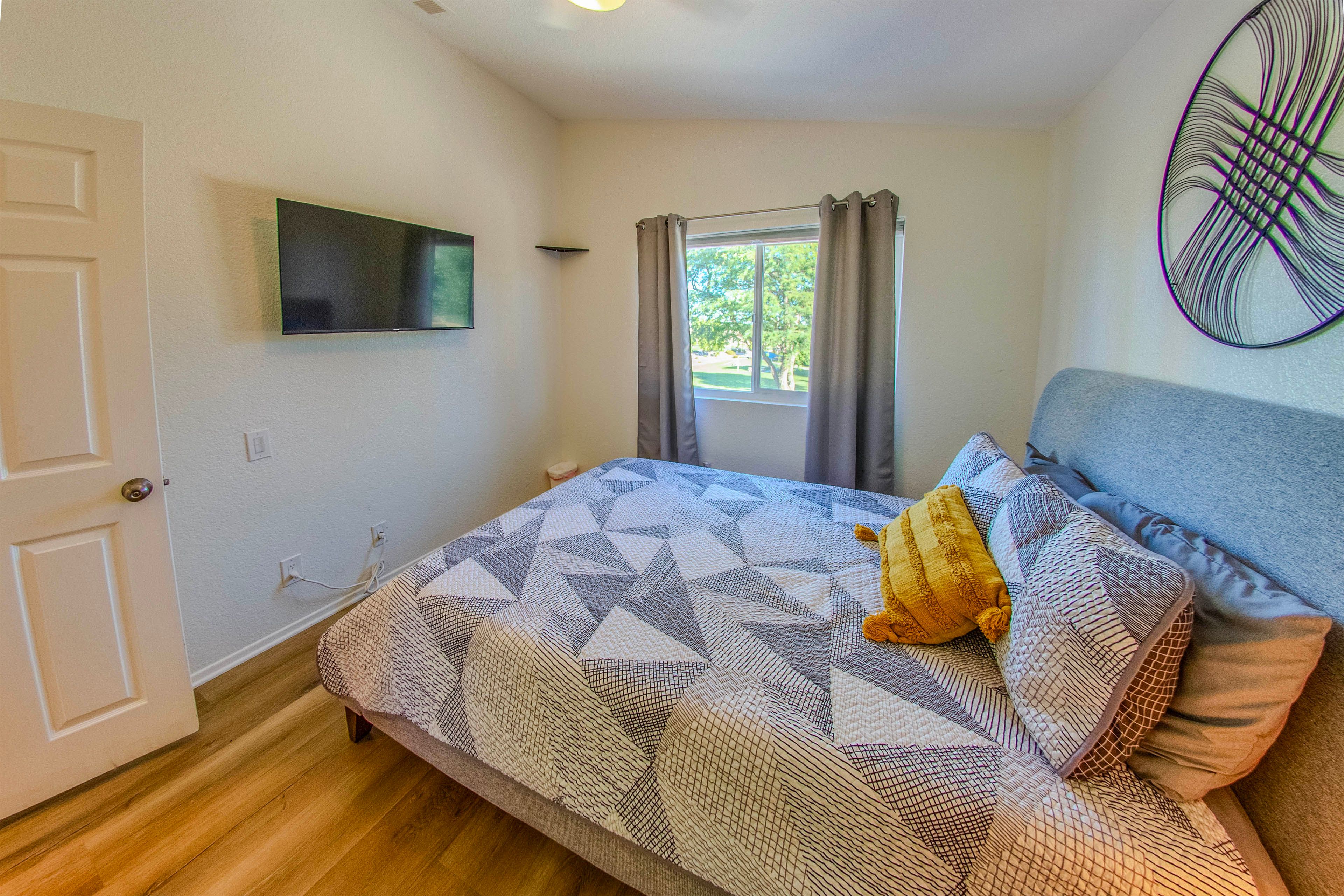 Bedroom 3 | Smart TV w/ Local Channels