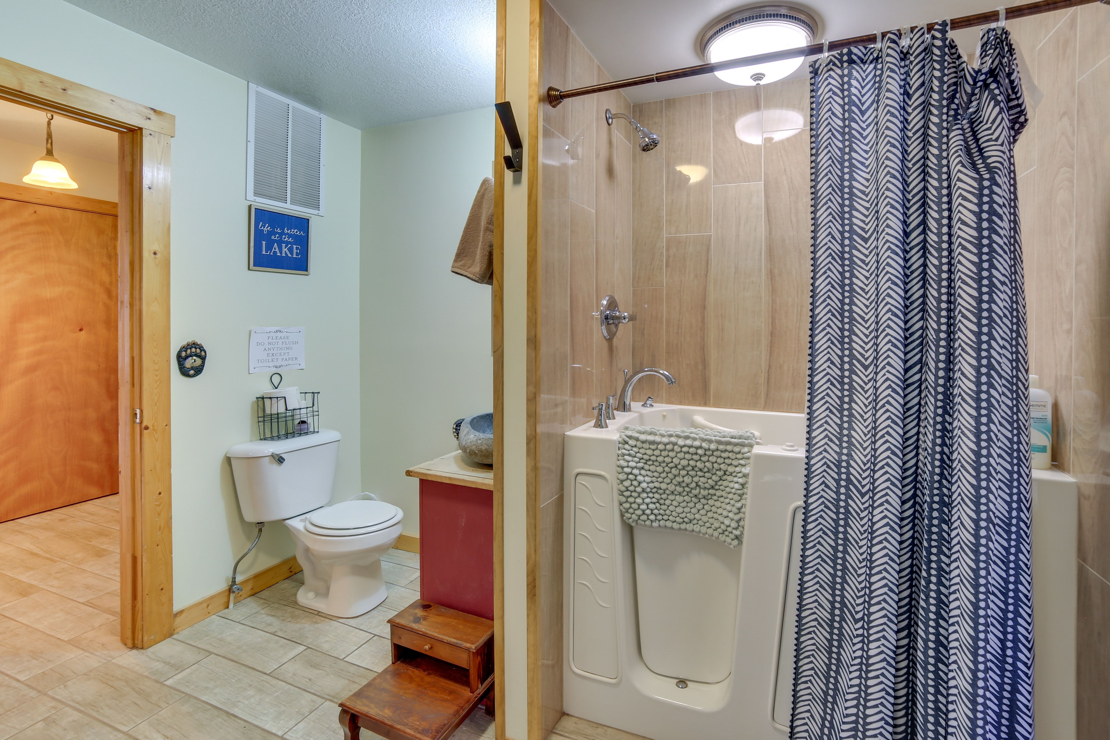 Full Bathroom | Washer & Dryer