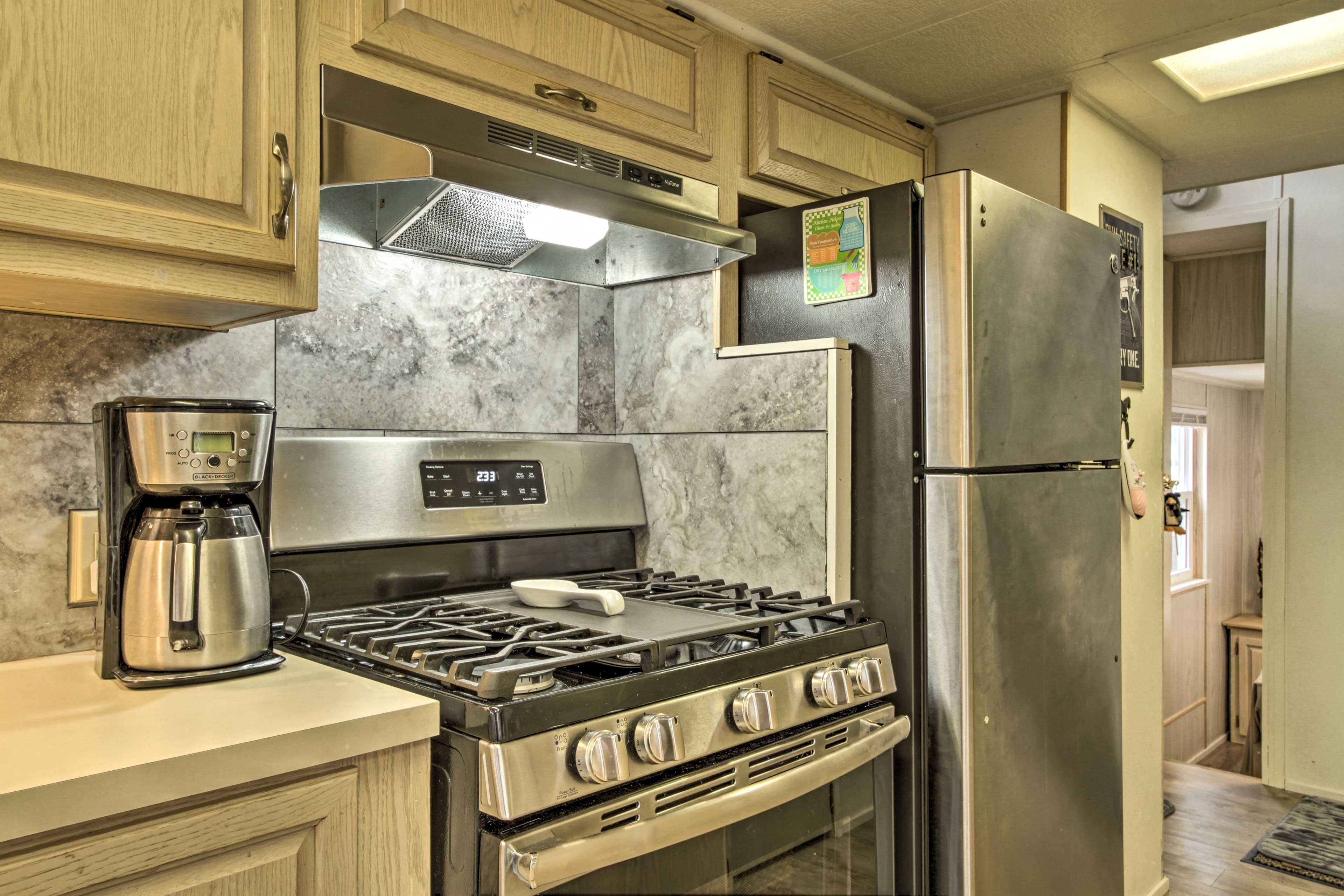 Well-Equipped Kitchen | Dishware & Flatware