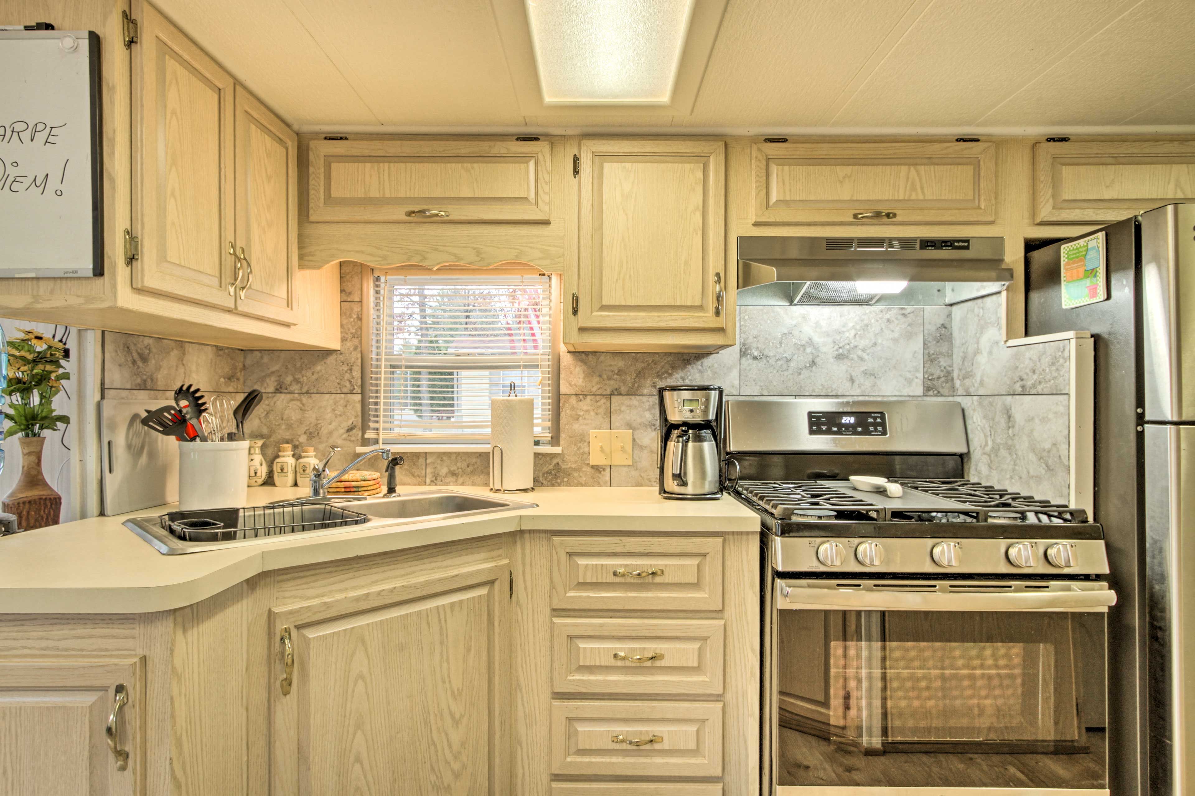 Well-Equipped Kitchen | Microwave