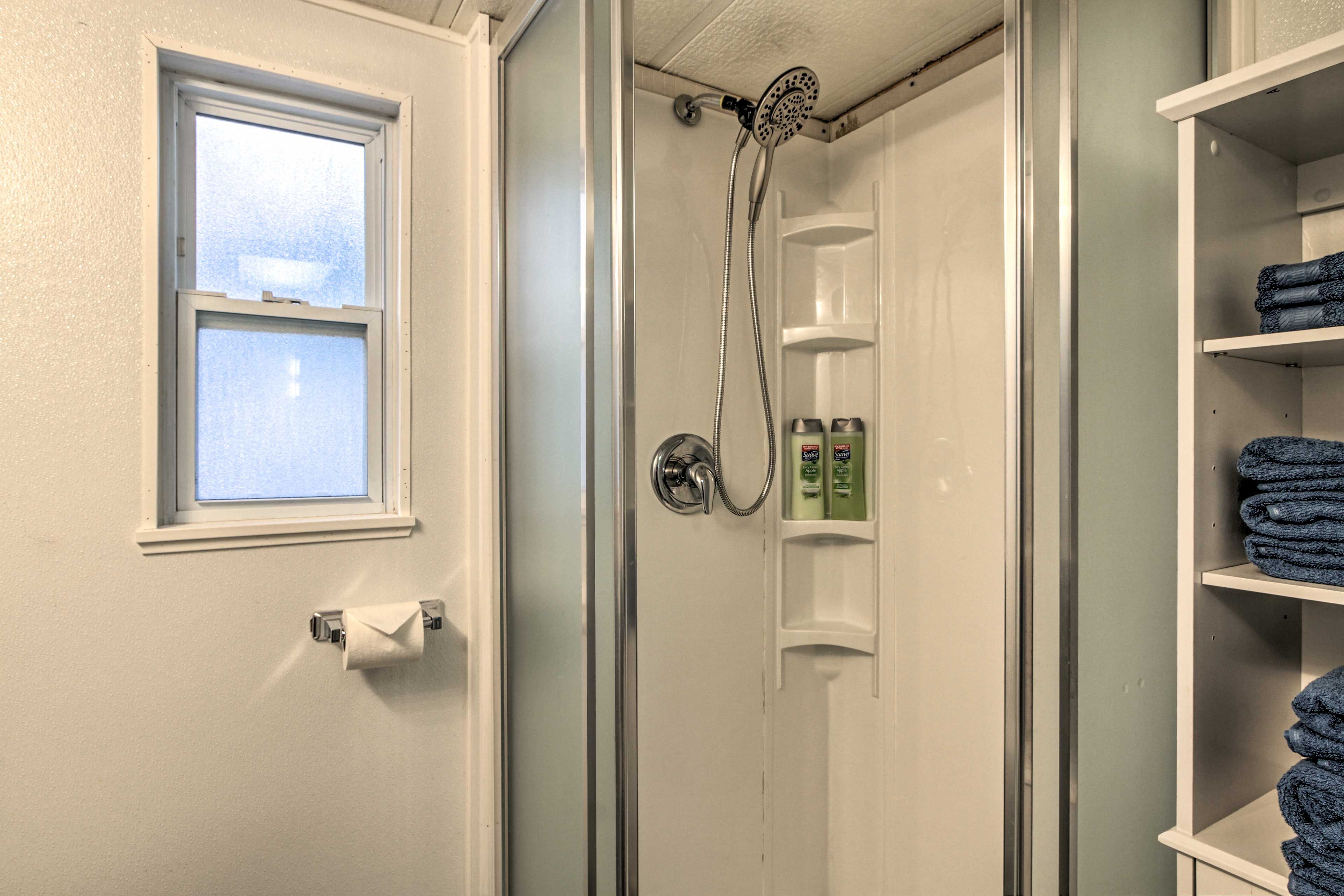 Full Bathroom | Complimentary Toiletries