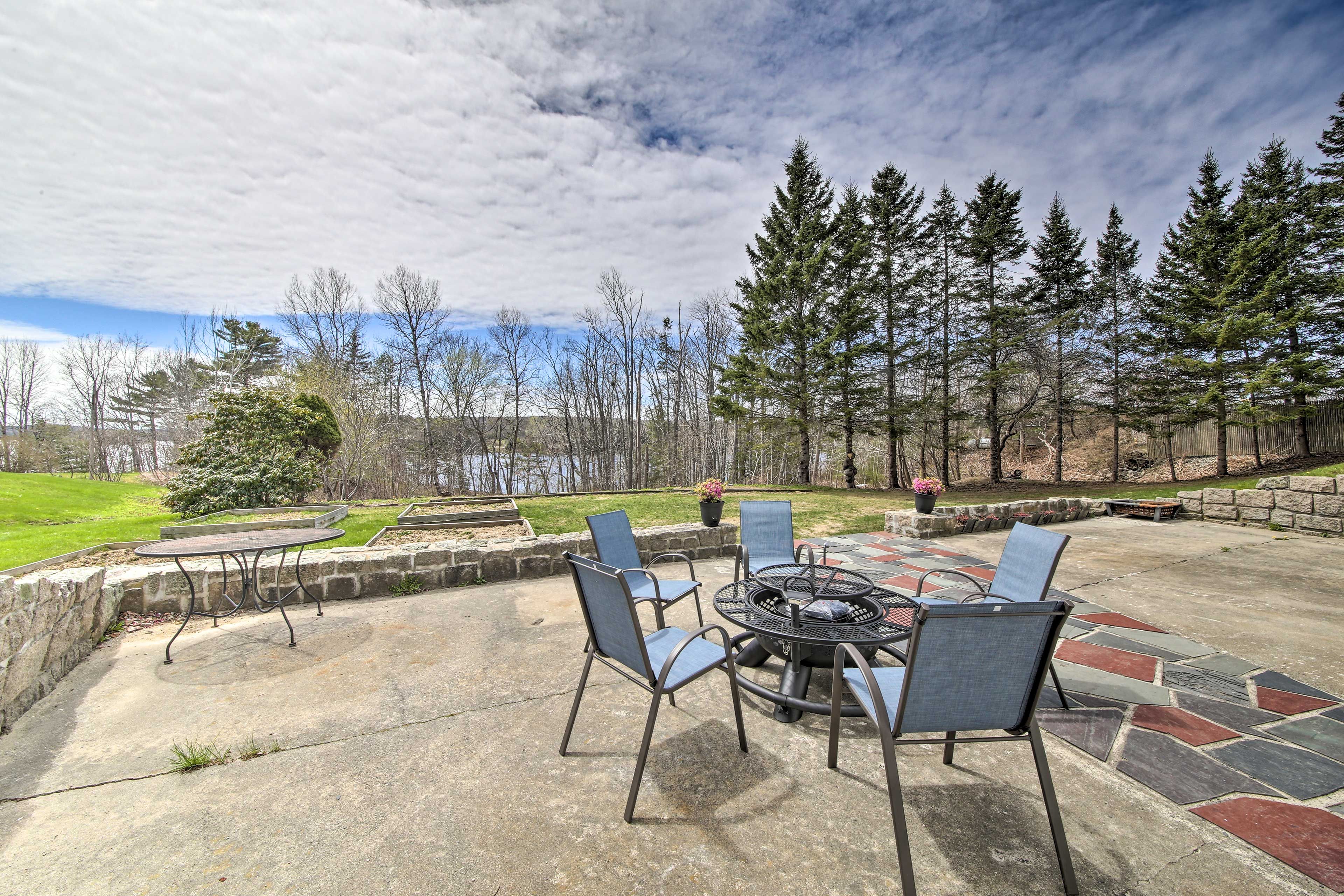Bucksport Vacation Rental | 6BR | 3.5BA | 3,000 Sq Ft | 2 Steps Required
