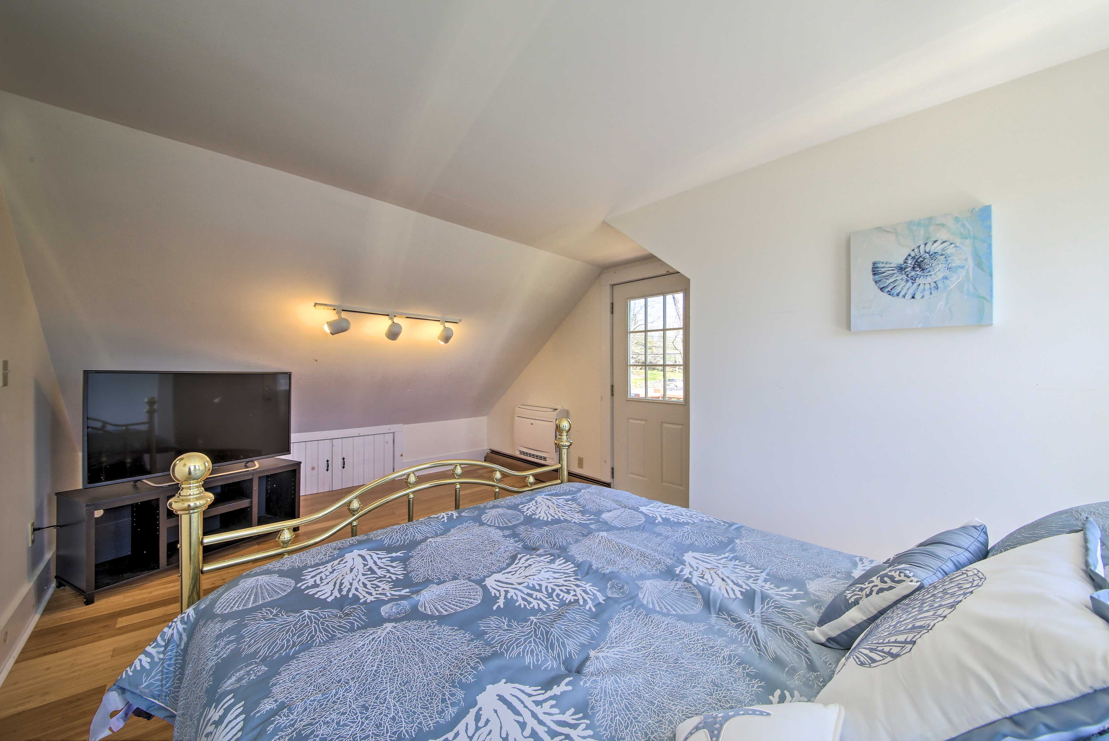 Bedroom 2 | Smart TV