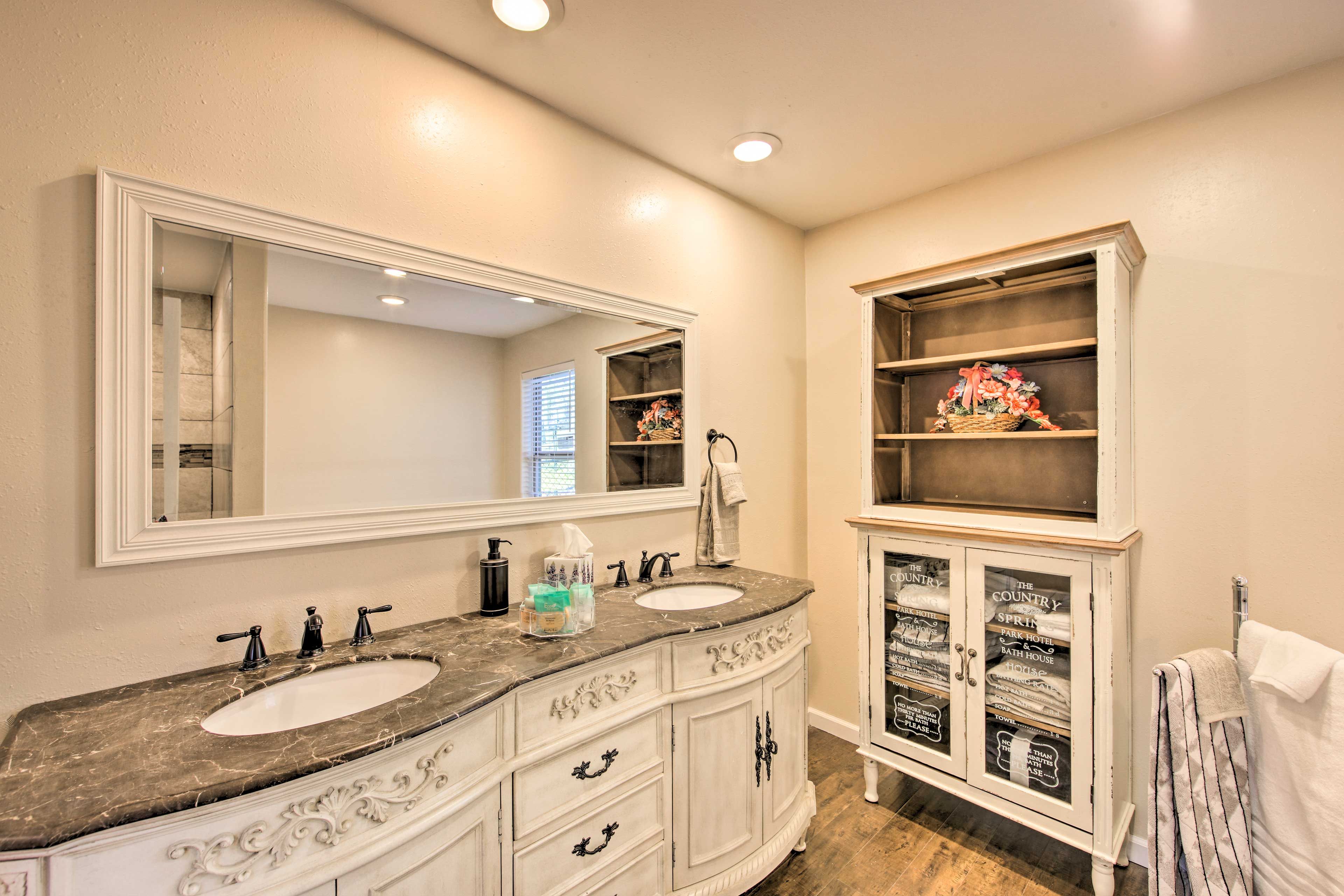 Full Bathroom | Access via Bedroom 1 | Towels Provided | Hair Dryer