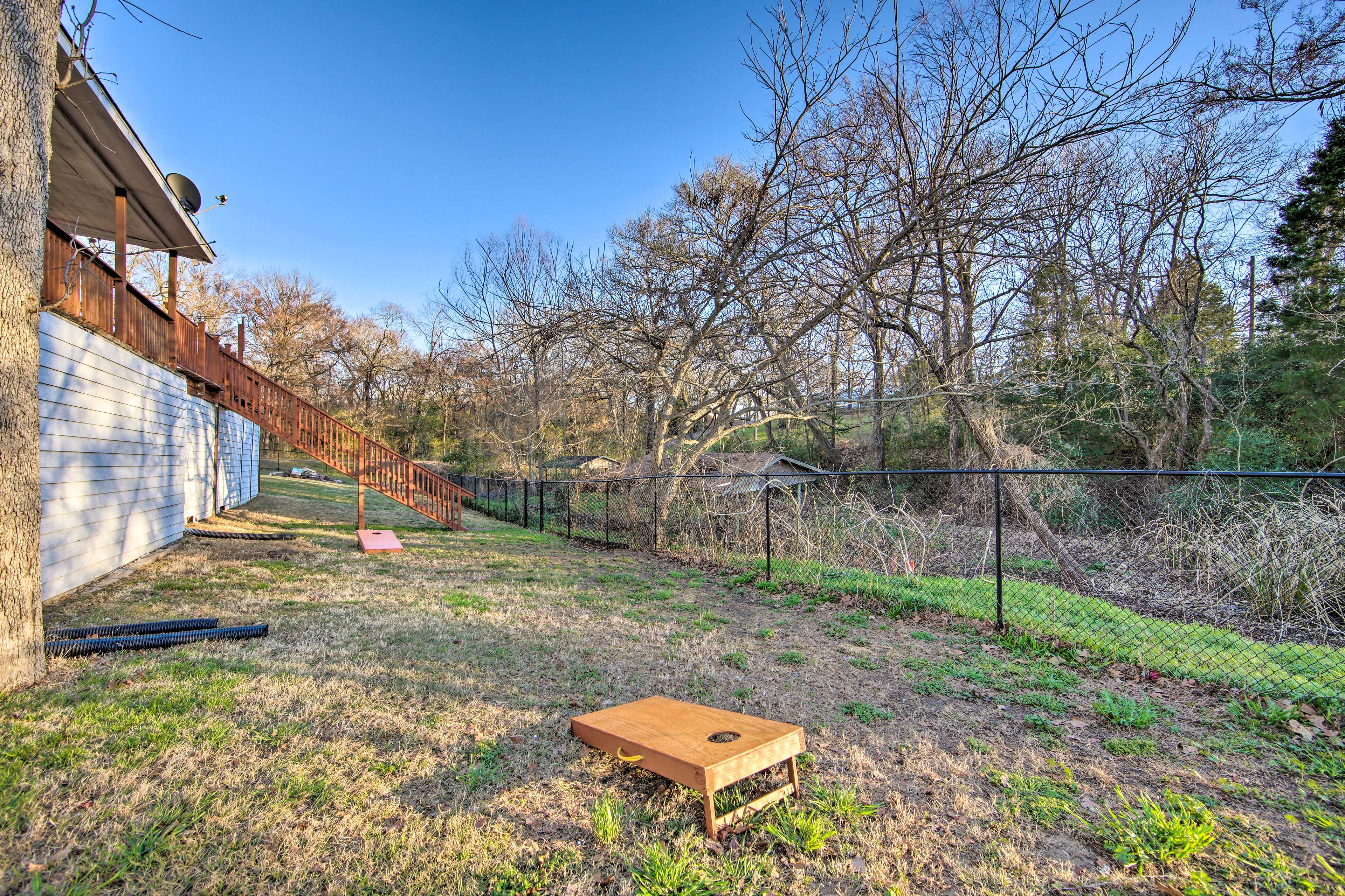 Fenced Yard | Cornhole