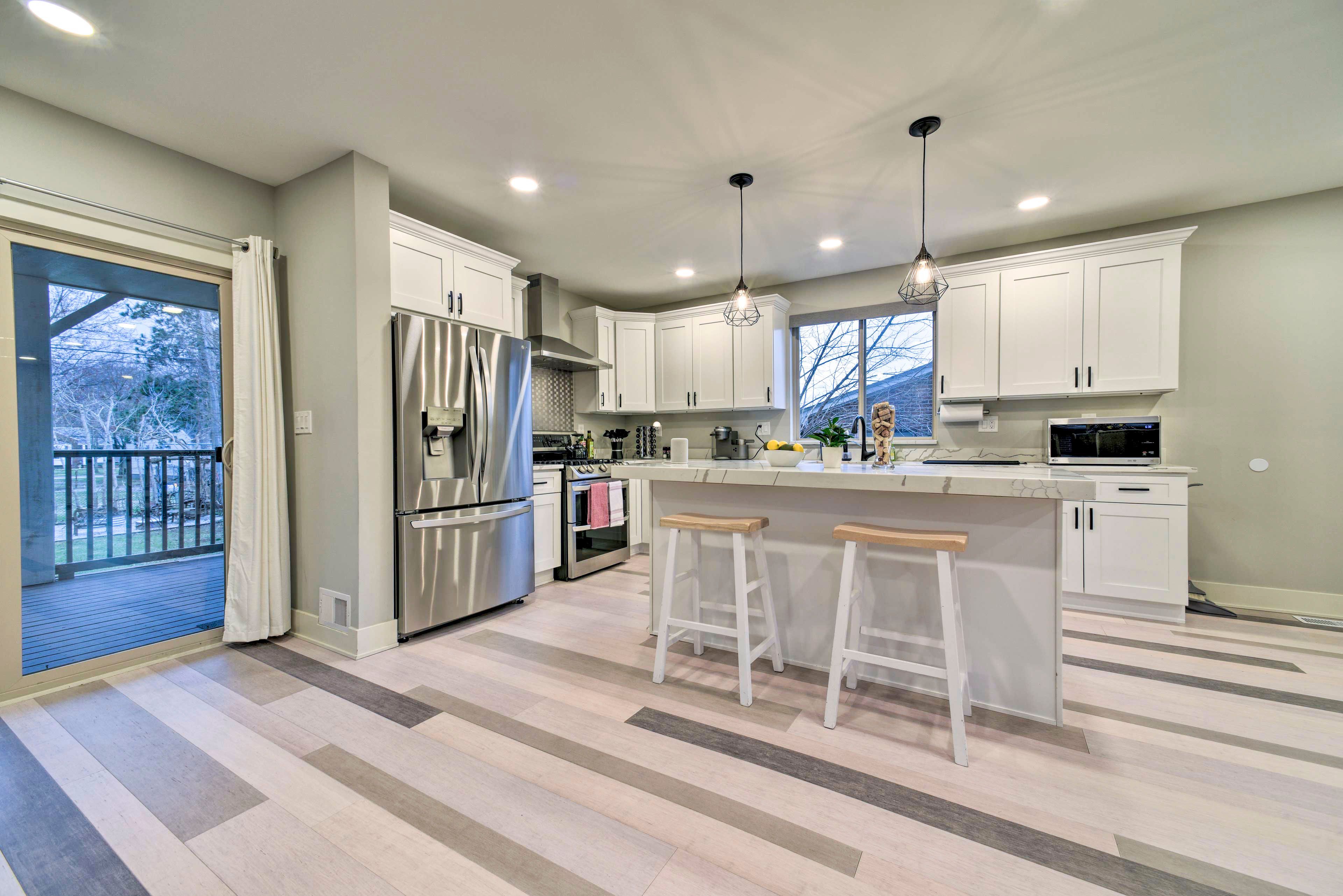 Kitchen | Breakfast Bar | Fully Equipped | Cooking Basics