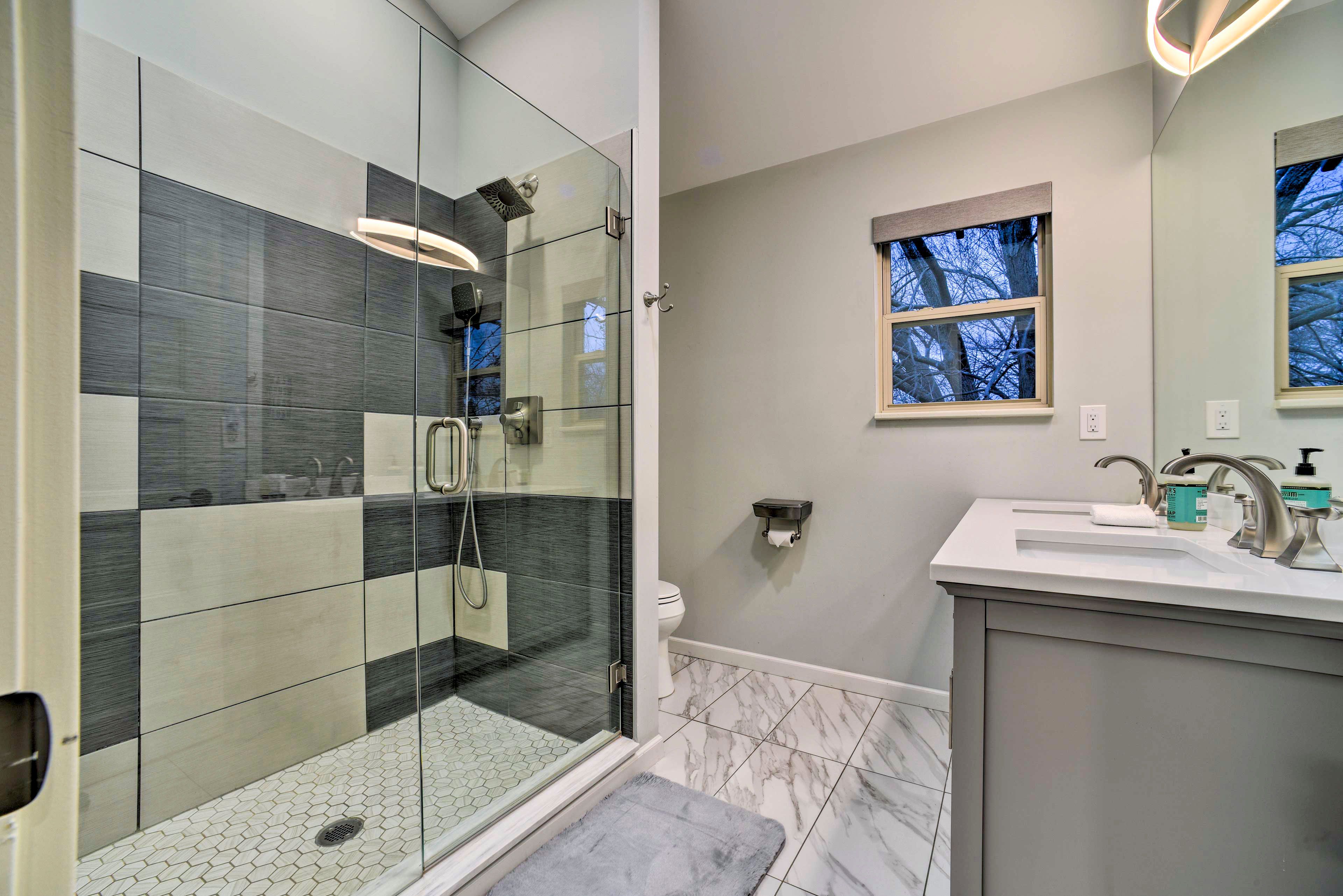 En-Suite Bathroom | Towels Provided | Complimentary Toiletries