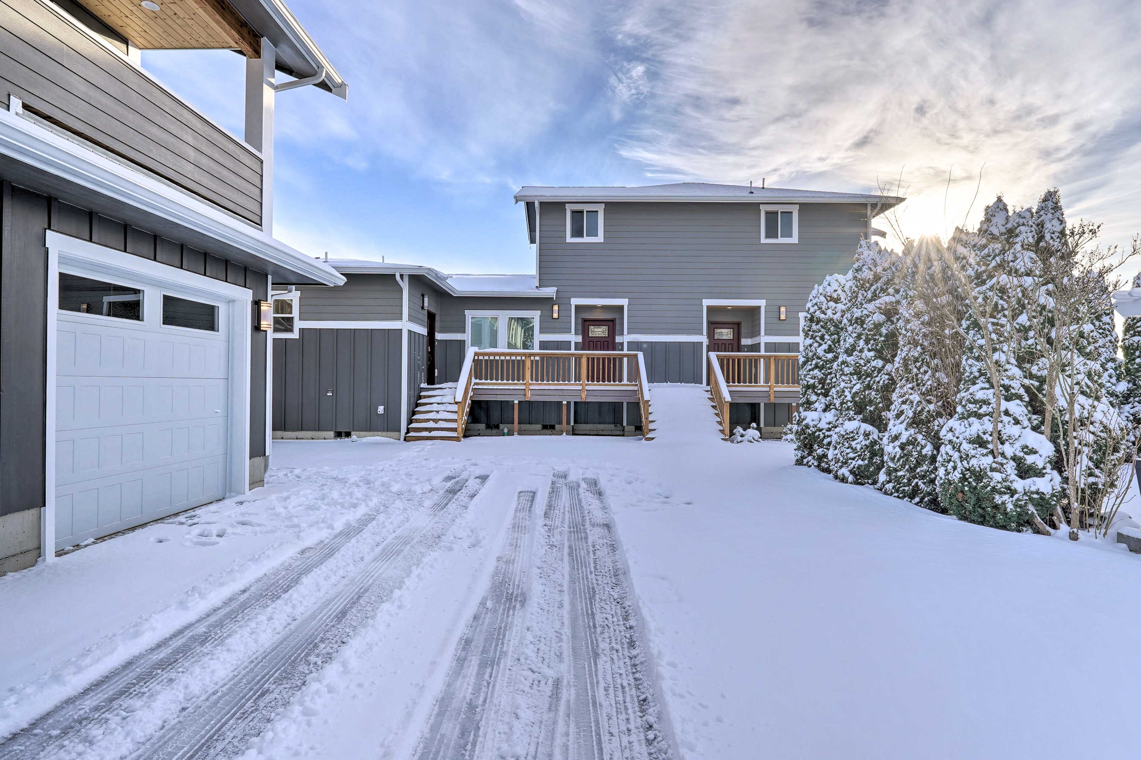 Parking | Community Parking (First-Come, First-Served) | Garage (1 Vehicle)