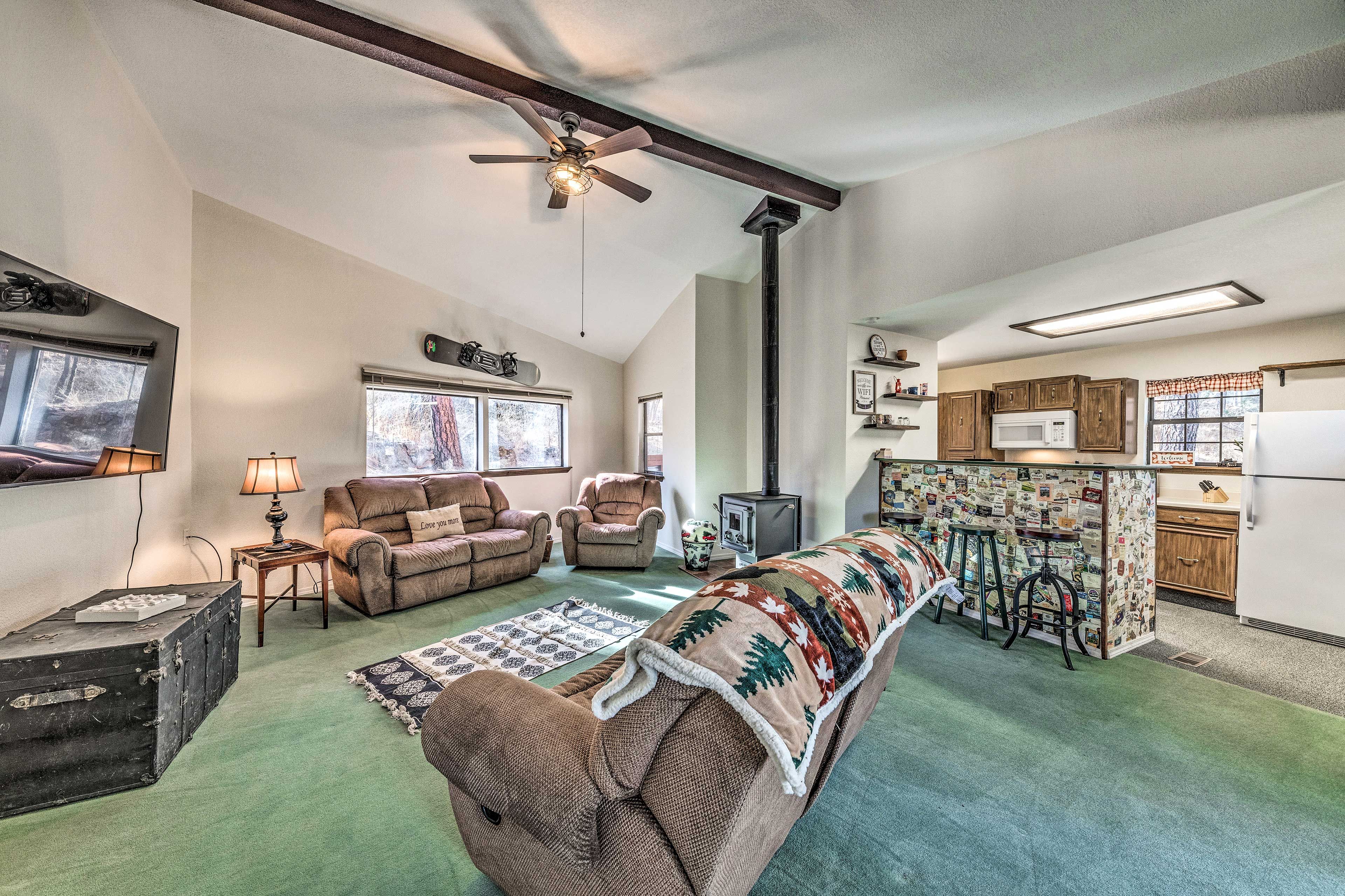 Living Room | 1 Story | Free WiFi