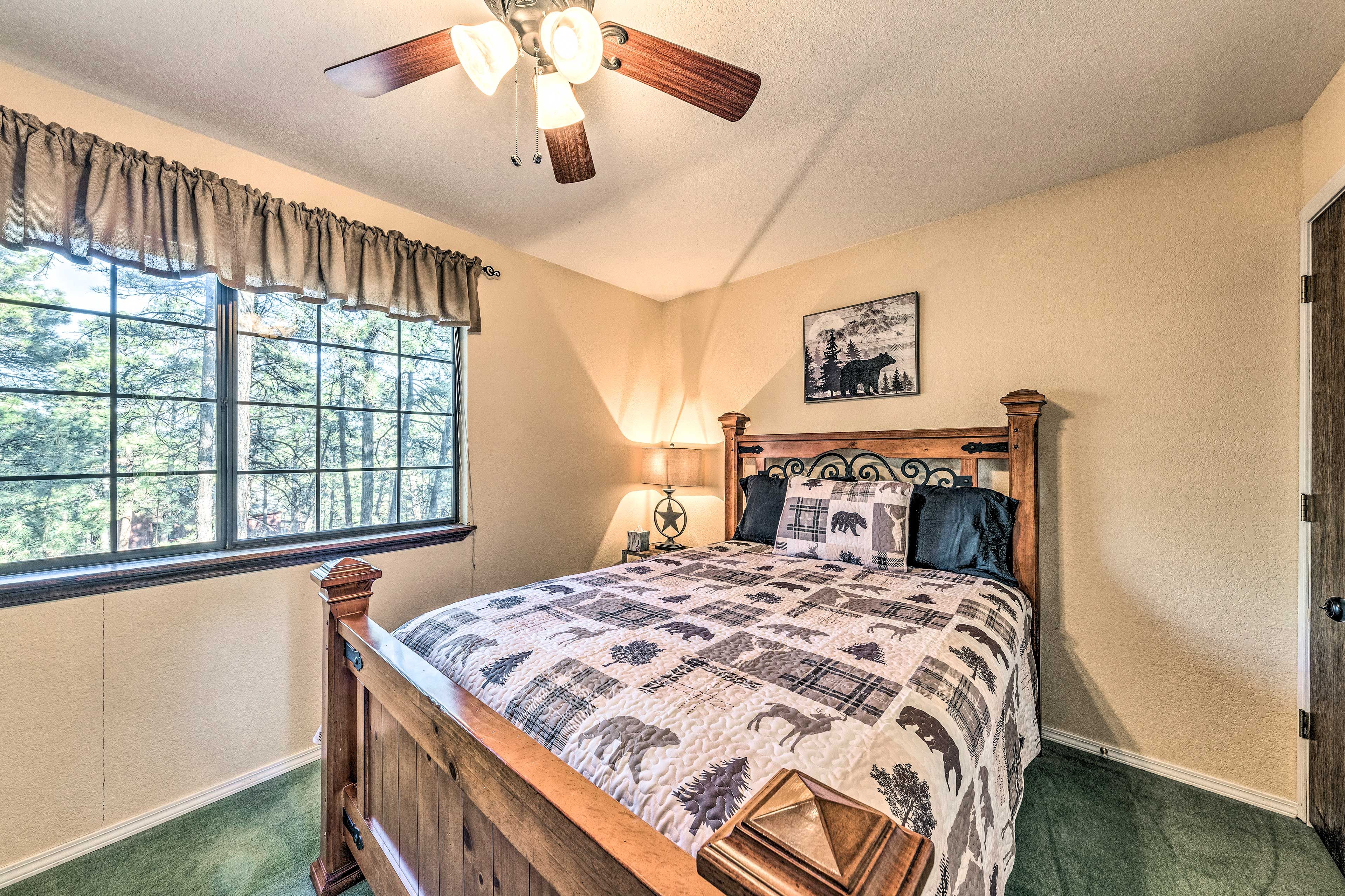 Bedroom 1 | Queen Bed