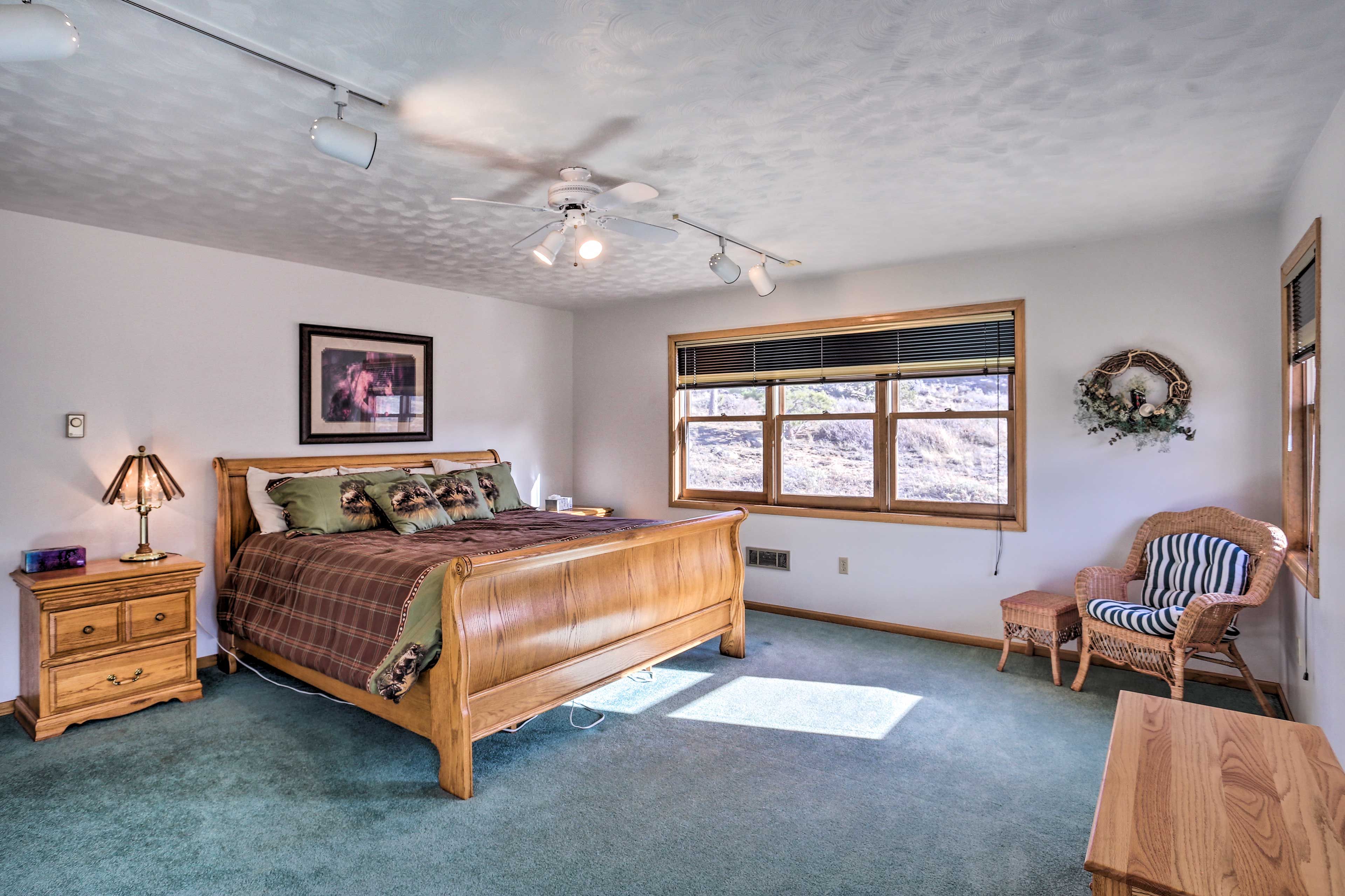 Bedroom 1 | King Bed | 1st Floor
