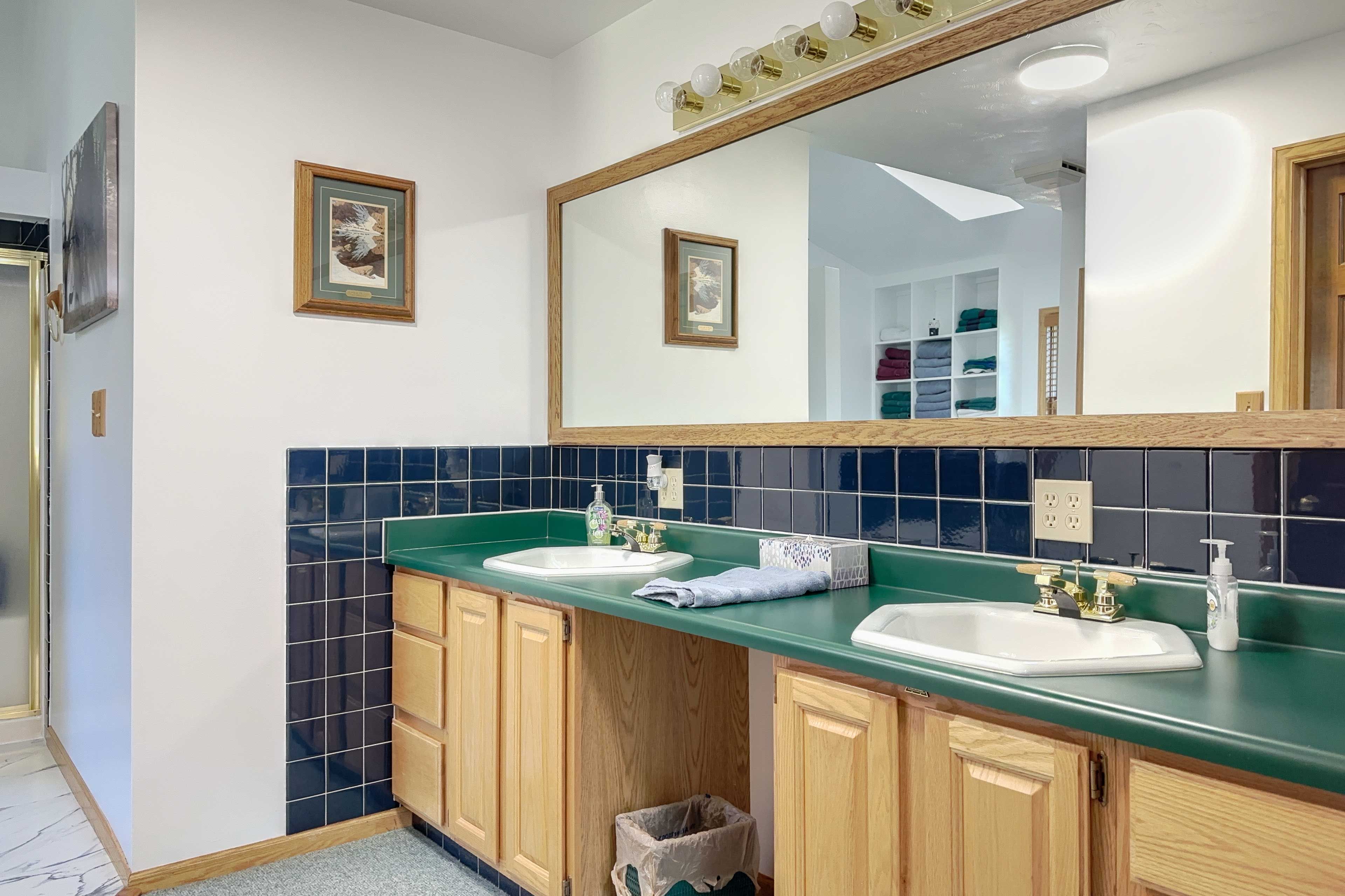 Full Bathroom | Complimentary Toiletries