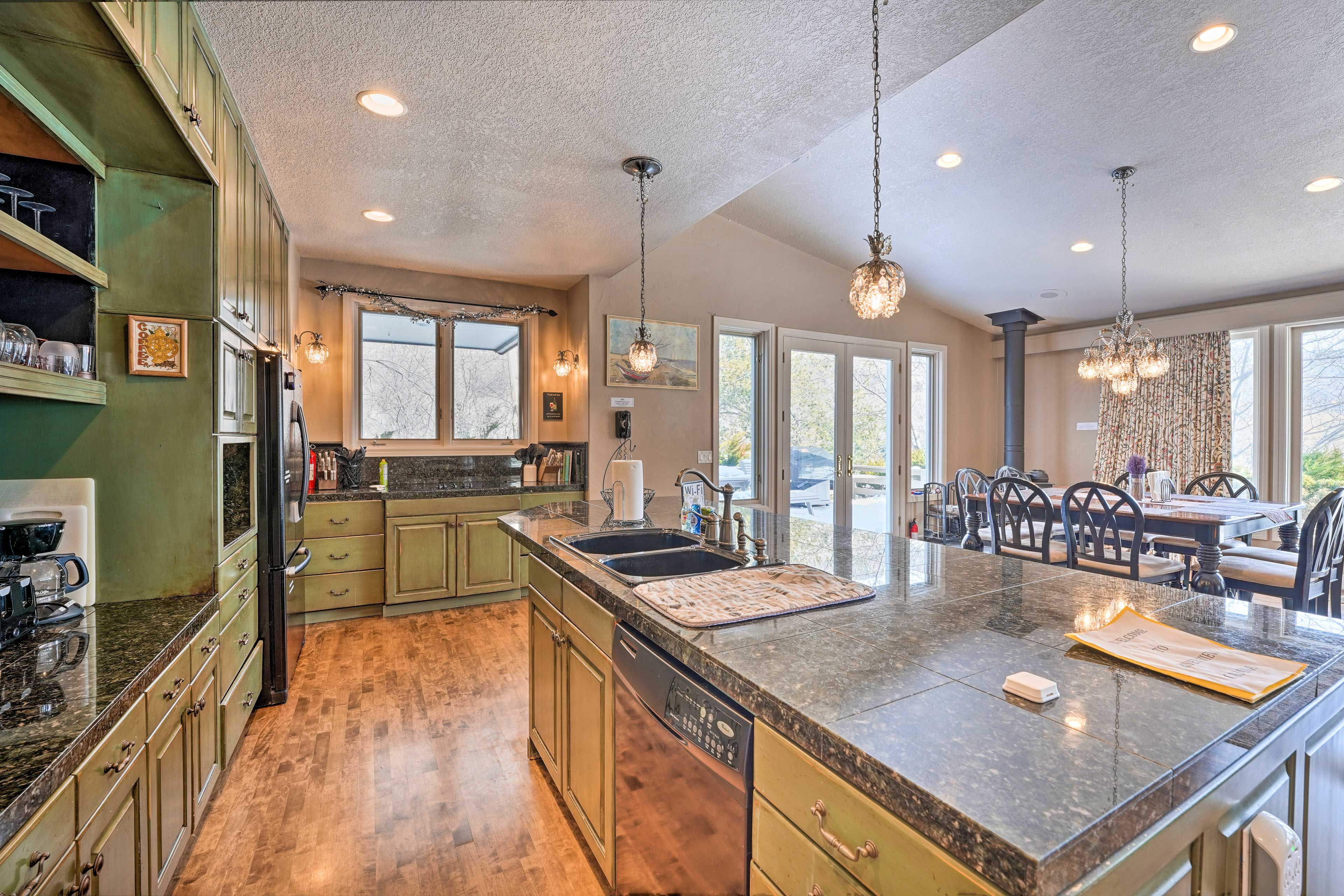Kitchen | Dishware/Flatware