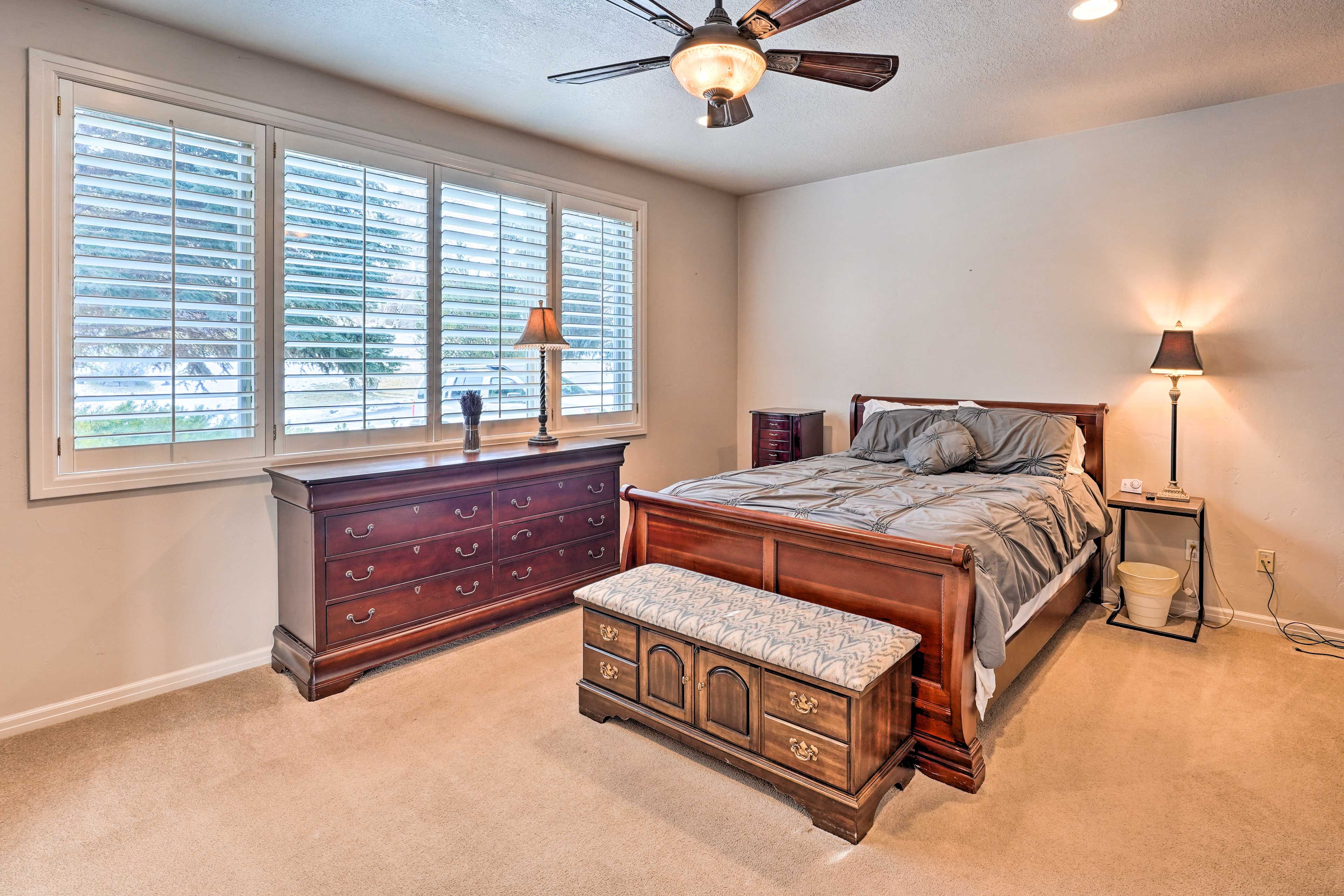 Bedroom 2 | Queen Bed
