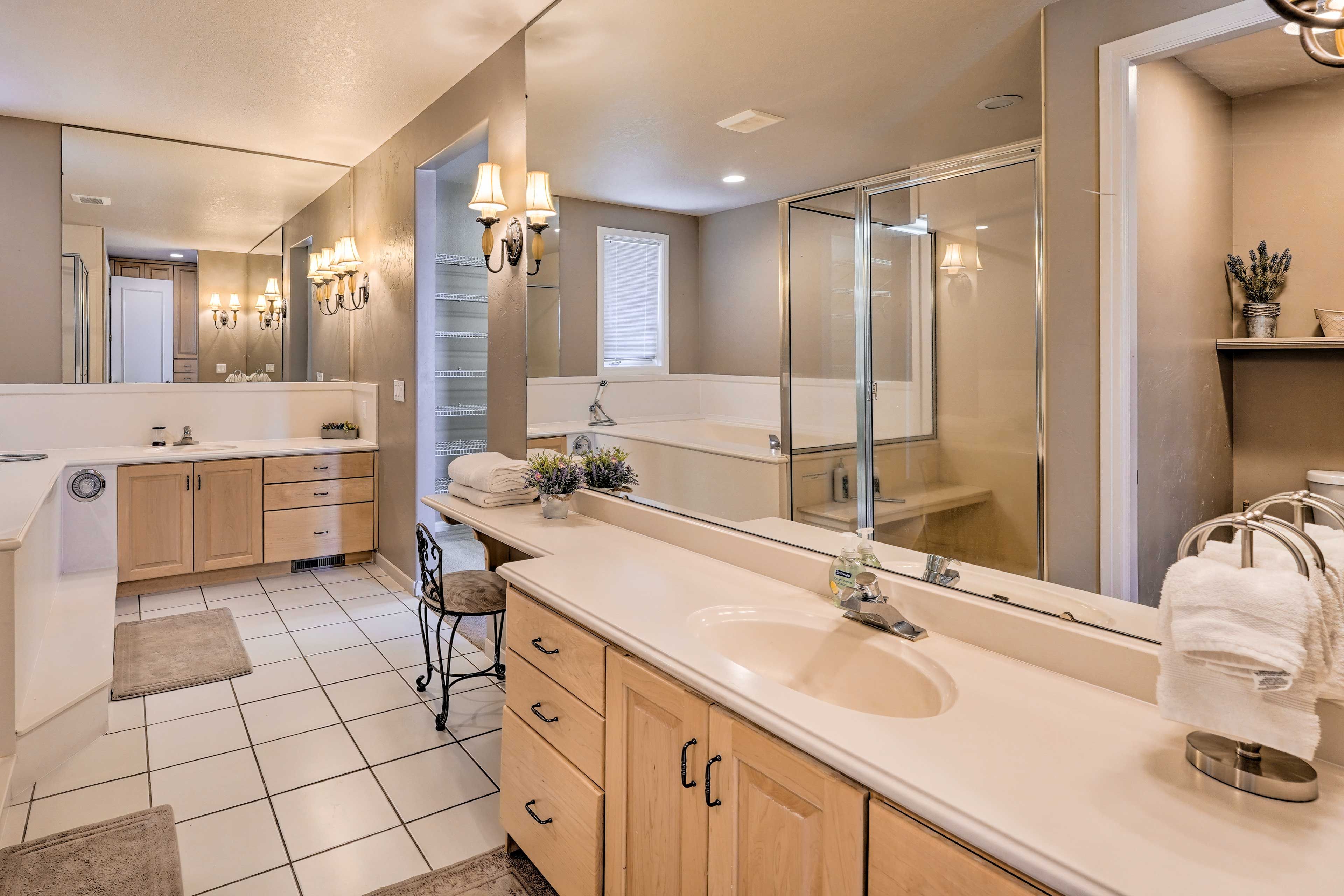 En-Suite Bathroom | Linens & Towels Provided