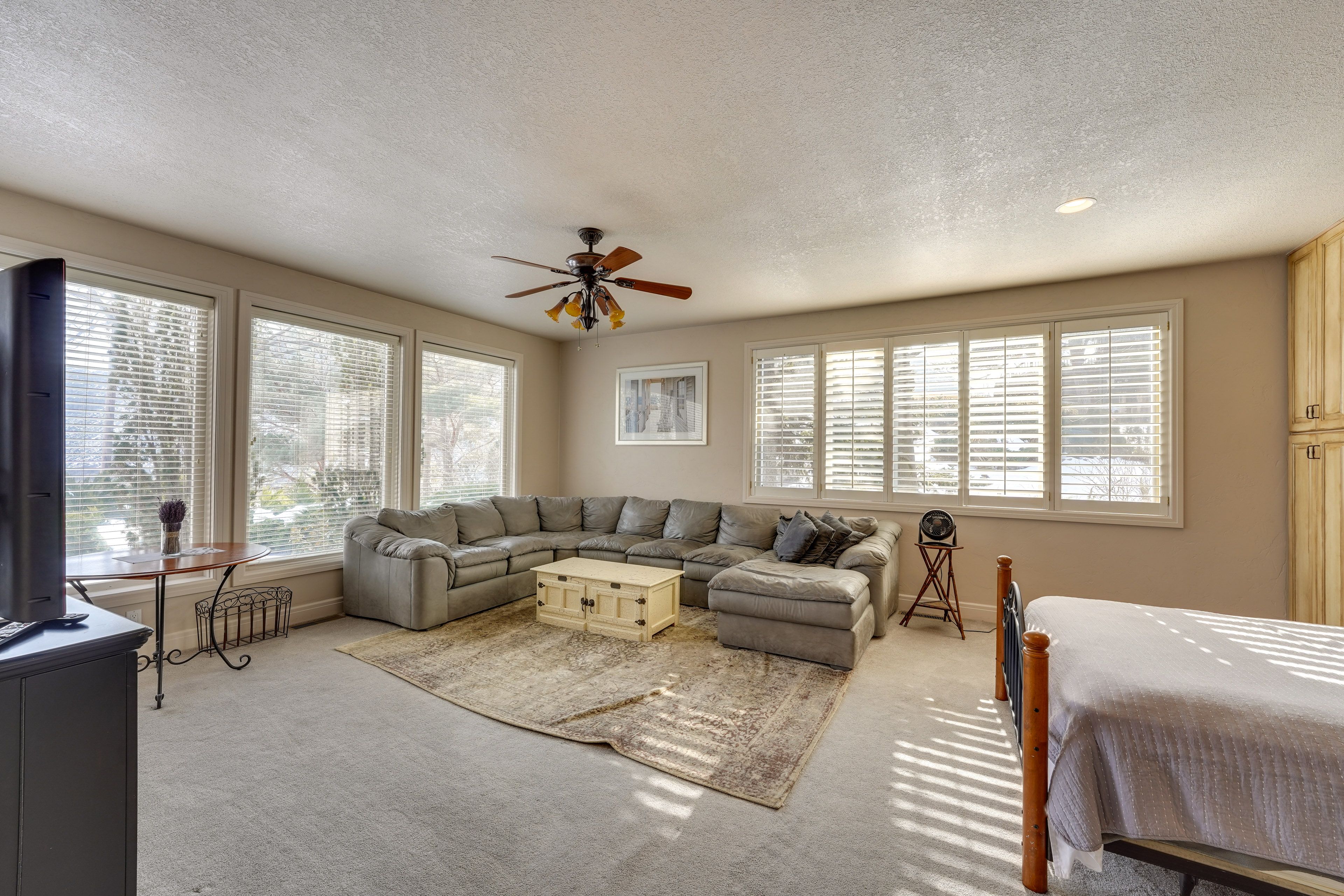 Bedroom 3 | Queen Bed