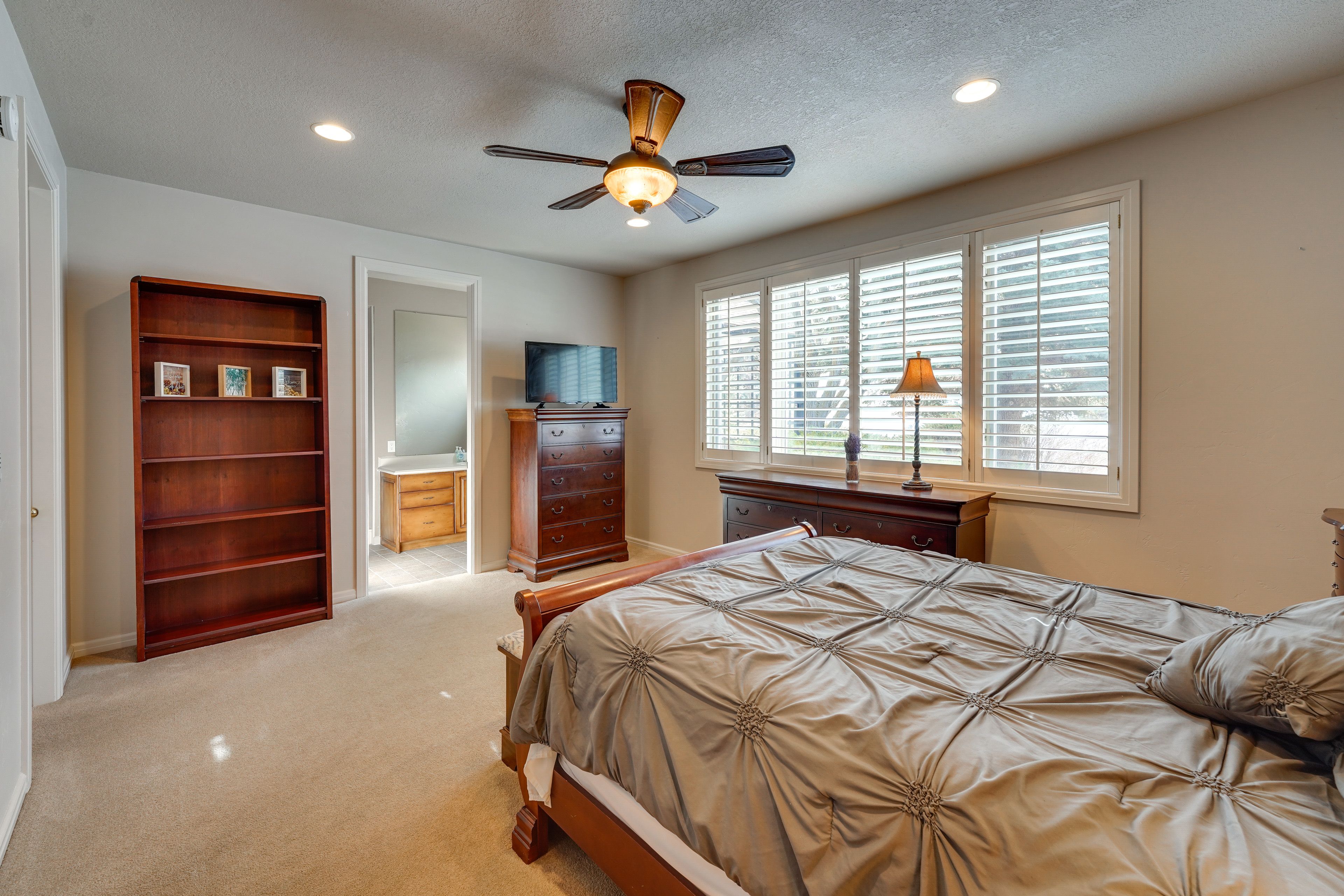 Bedroom 2 | En-Suite Bathroom