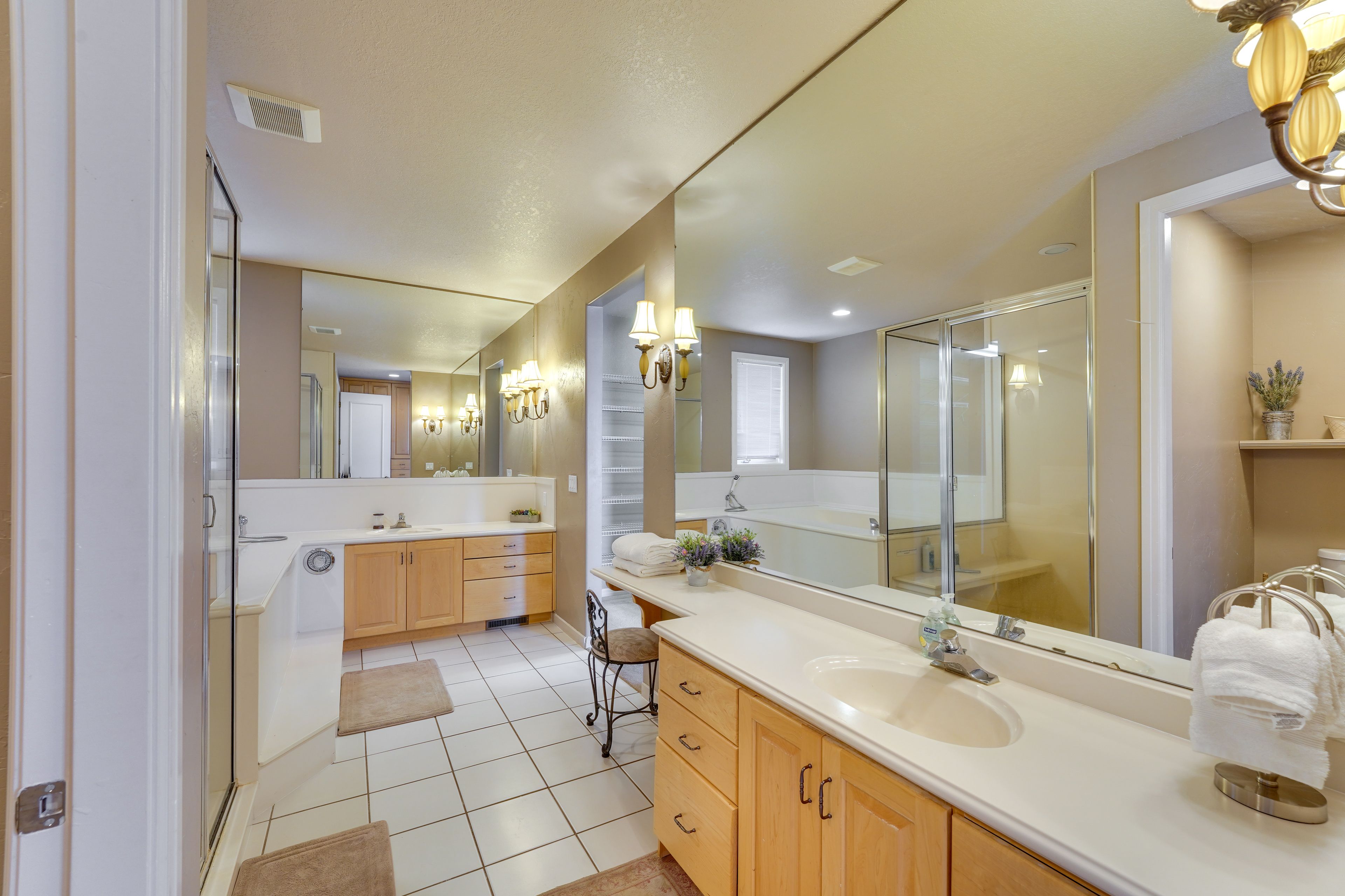 En-Suite Bathroom | Linens & Towels Provided