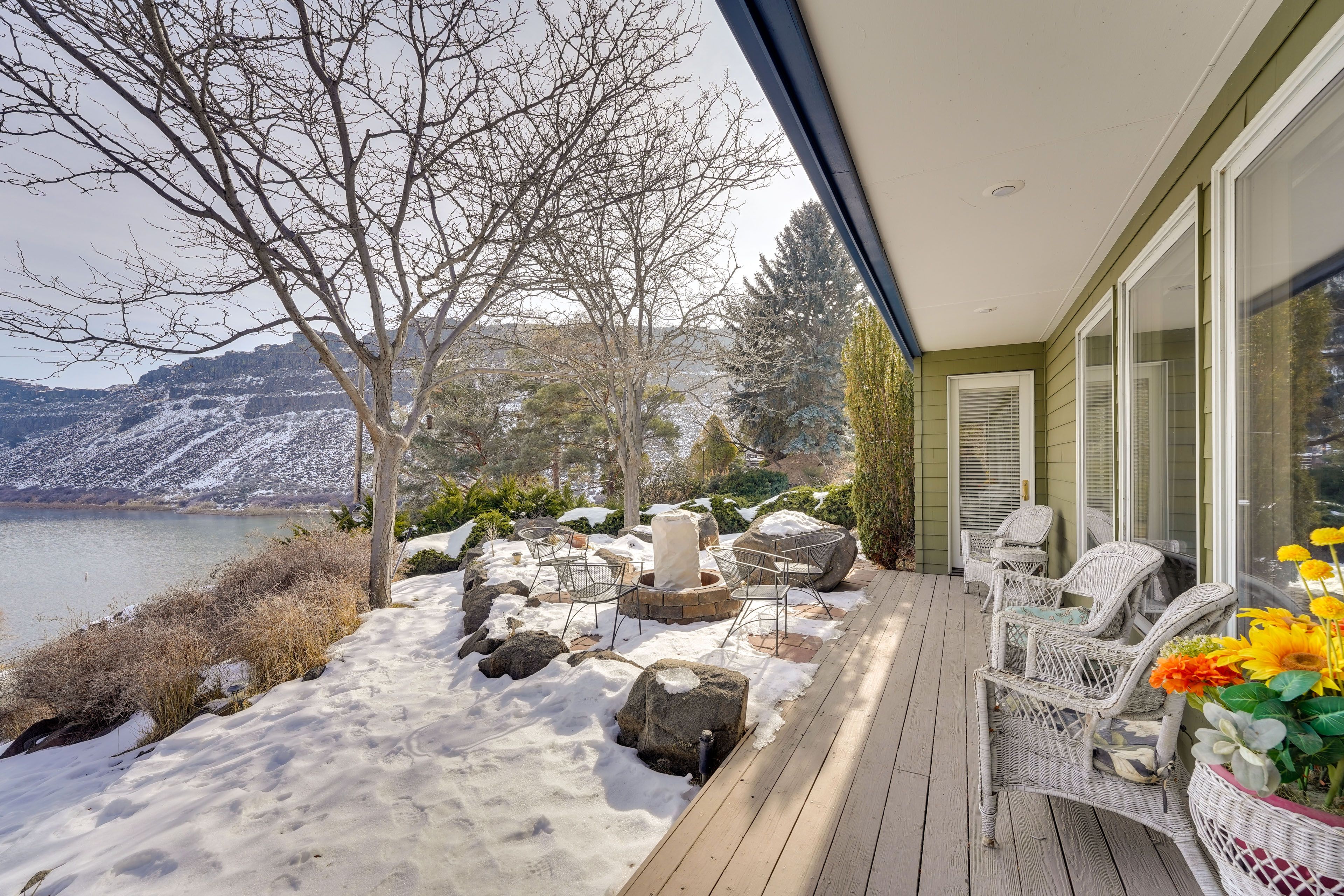 House Exterior | Fire Pit | No River Access