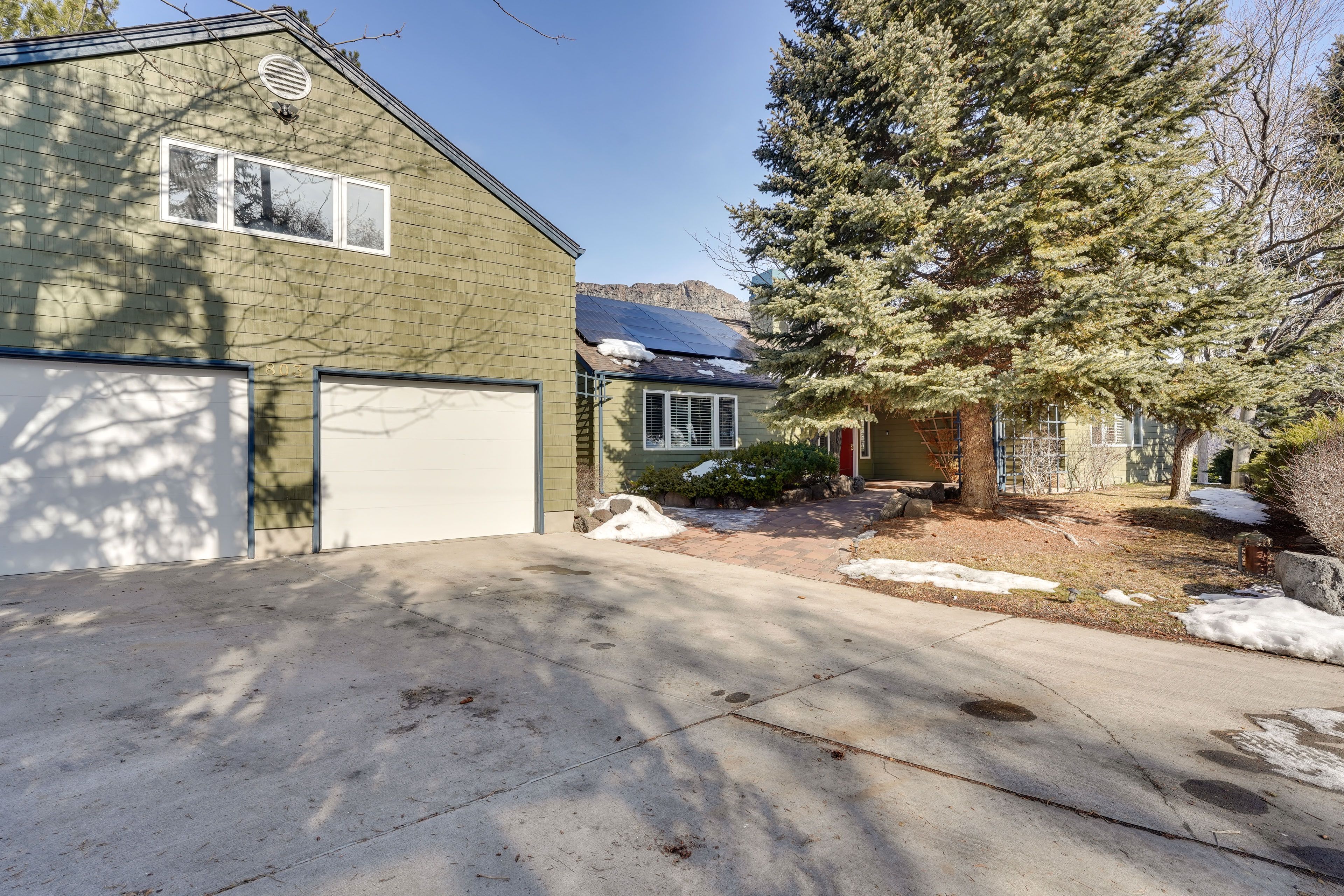 Driveway Parking (3 Vehicles)