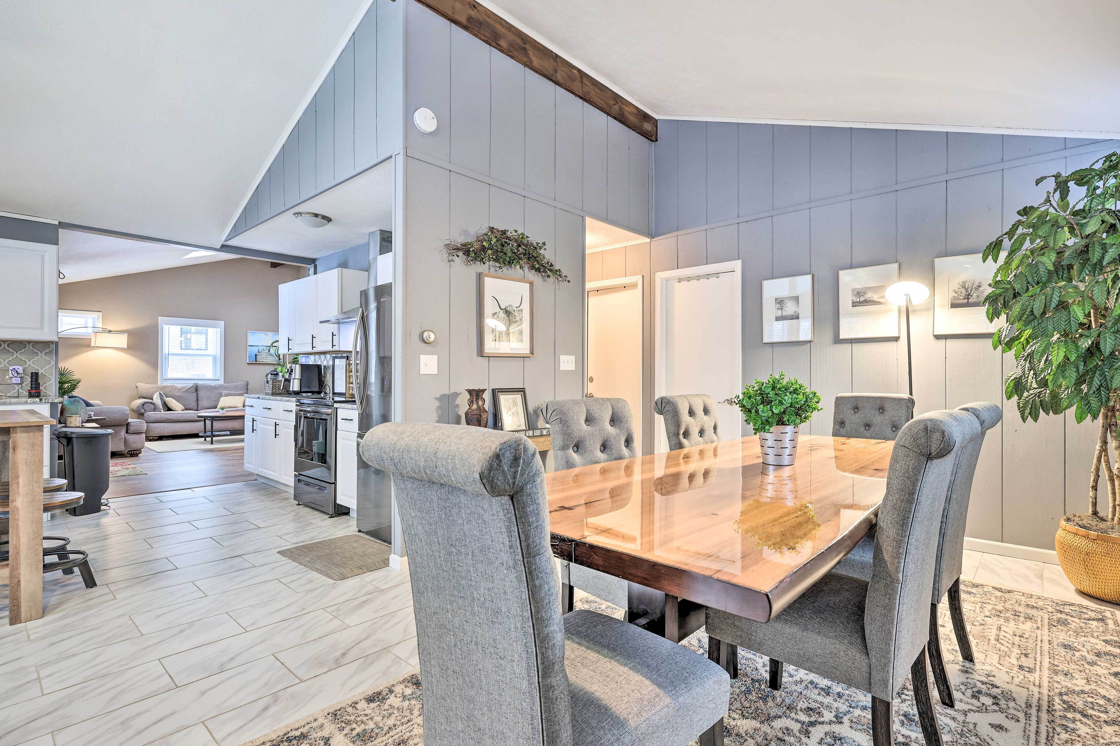 Dining Room | 6-Person Dining Table
