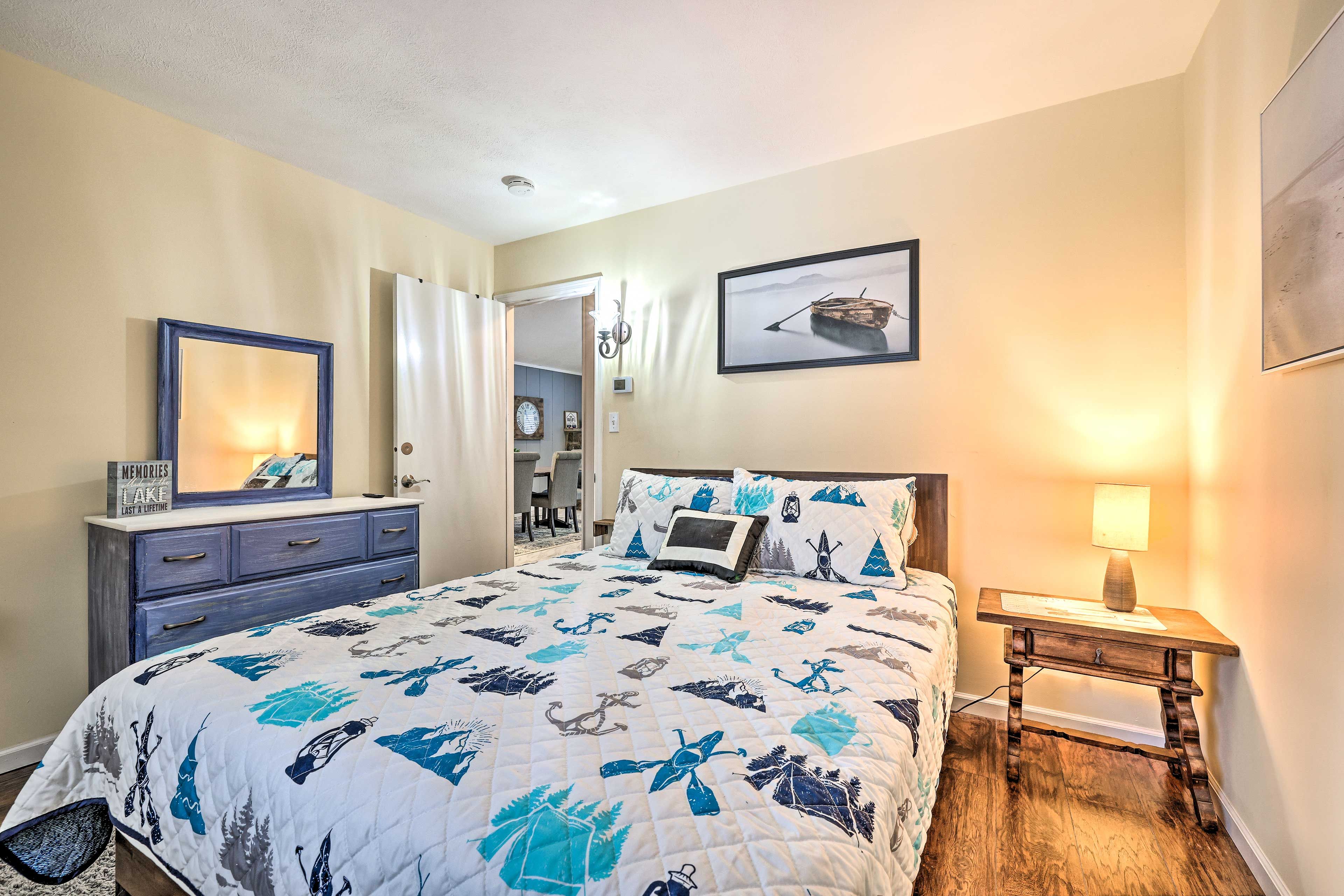 Bedroom 2 | Queen Bed